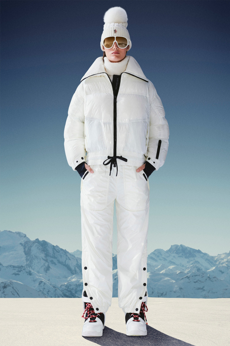 Moncler Chambairy Short Down Jacket outlook