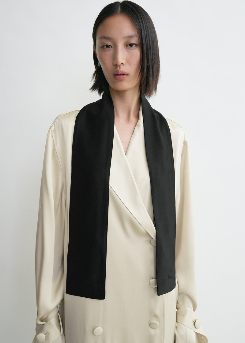 Totême Satin tuxedo scarf black outlook