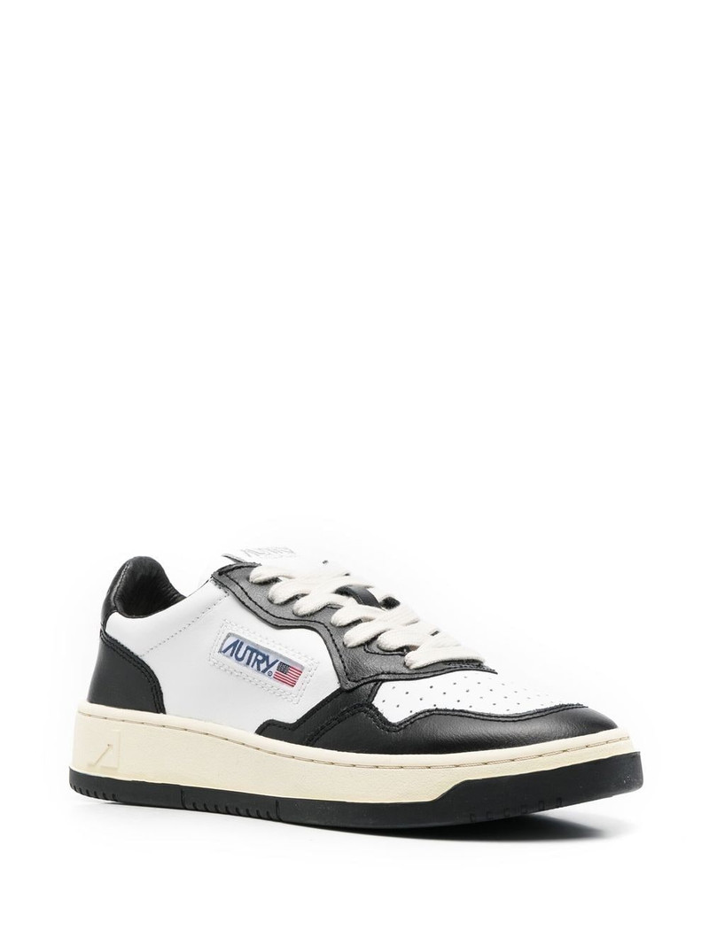AUTRY Medalist sneakers outlook