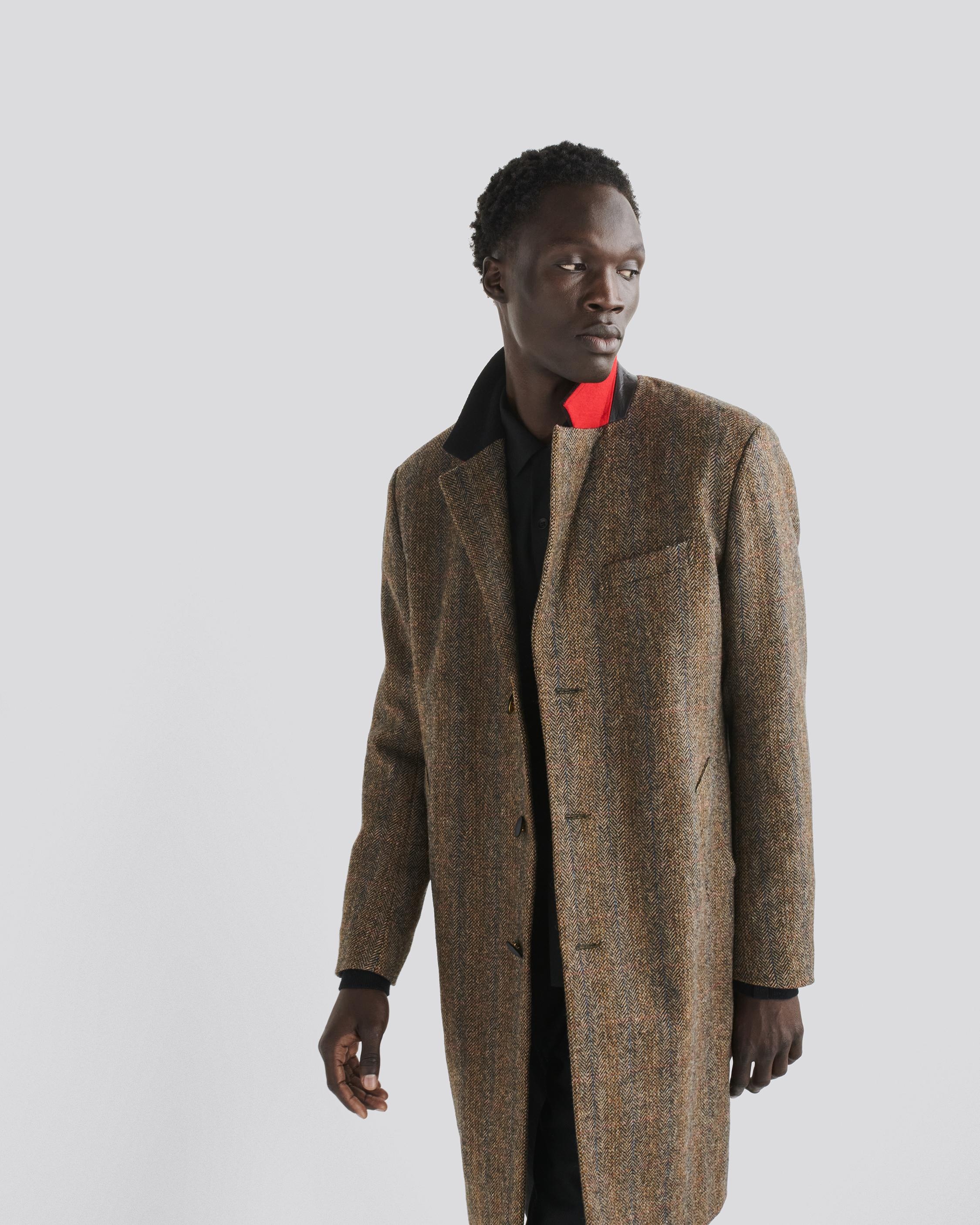 Elias Heritage Wool Topcoat
Tailored Fit - 8