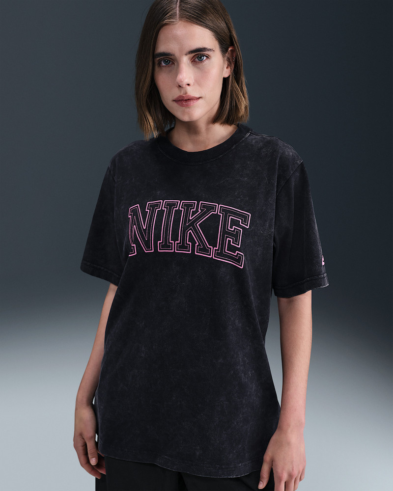 Nike Sportswear Classics Women's Loose T-Shirt 1