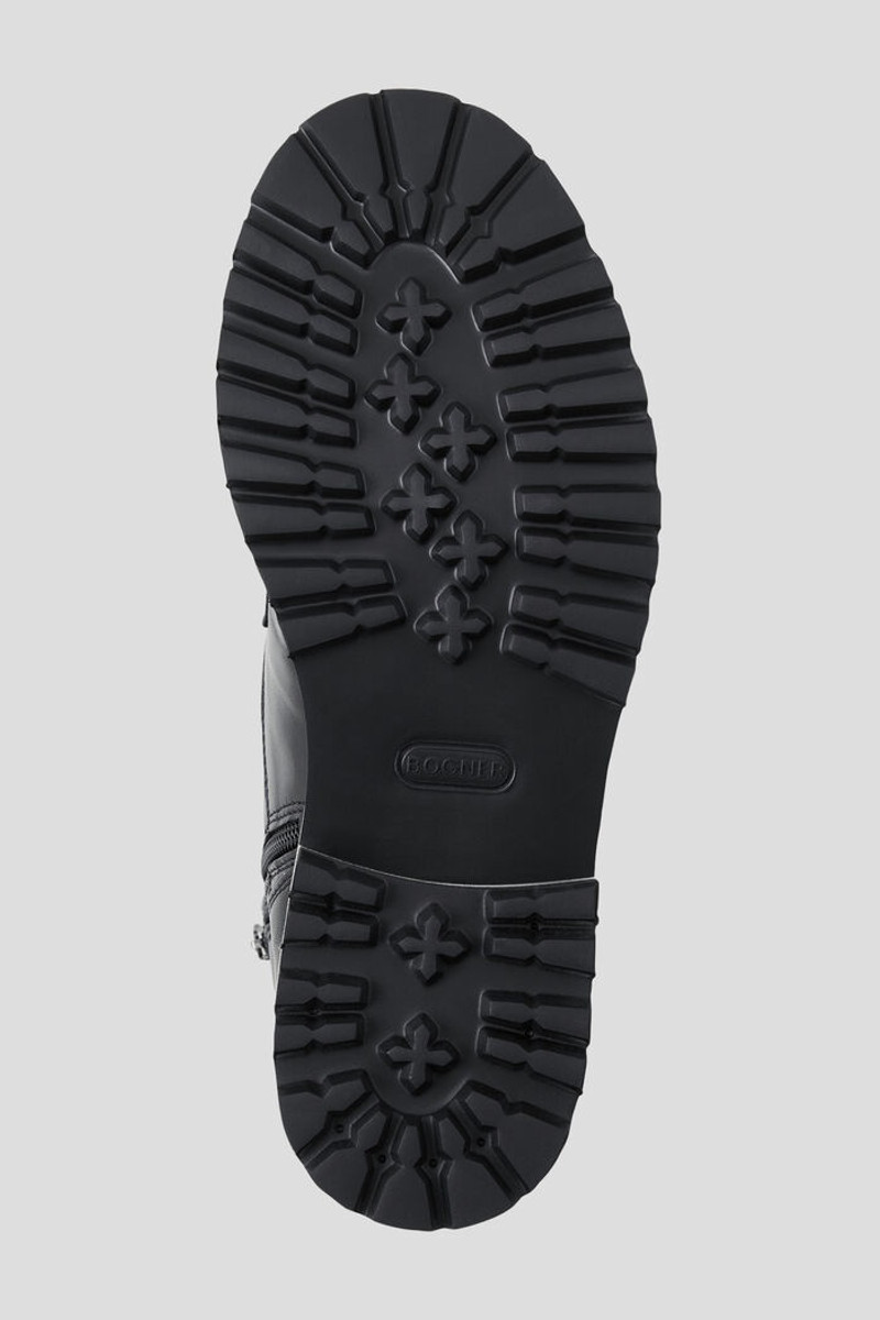 Courchevel Boots in Black 5