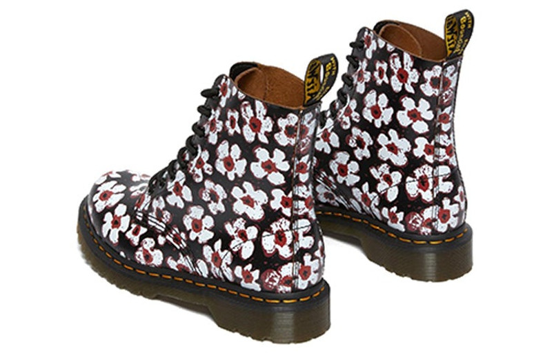 Dr. Martens (WMNS) Dr. Martens 460 Pascal Black/White 26456002 outlook