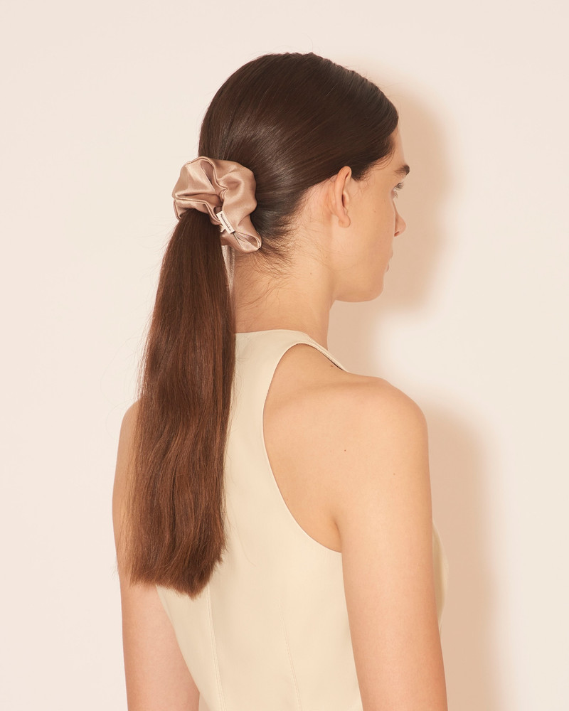 Nanushka LOU - Satin scrunchie - Dune outlook