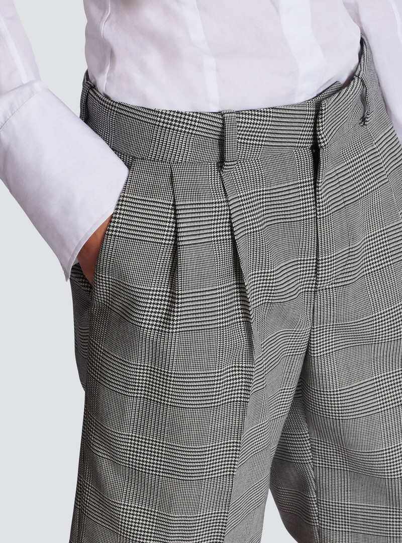 Darted shorts in Prince of Wales jacquard 7