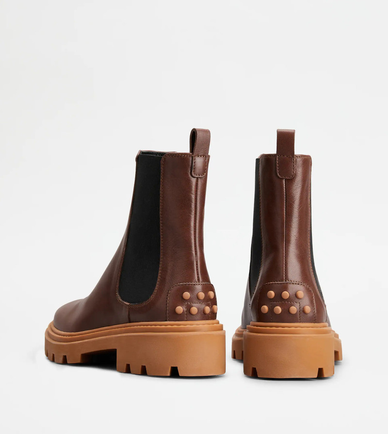 Tod's TOD'S CHELSEA BOOTS IN LEATHER - BROWN outlook