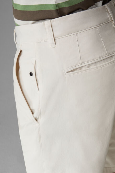 Miami Shorts in Off-white - 5