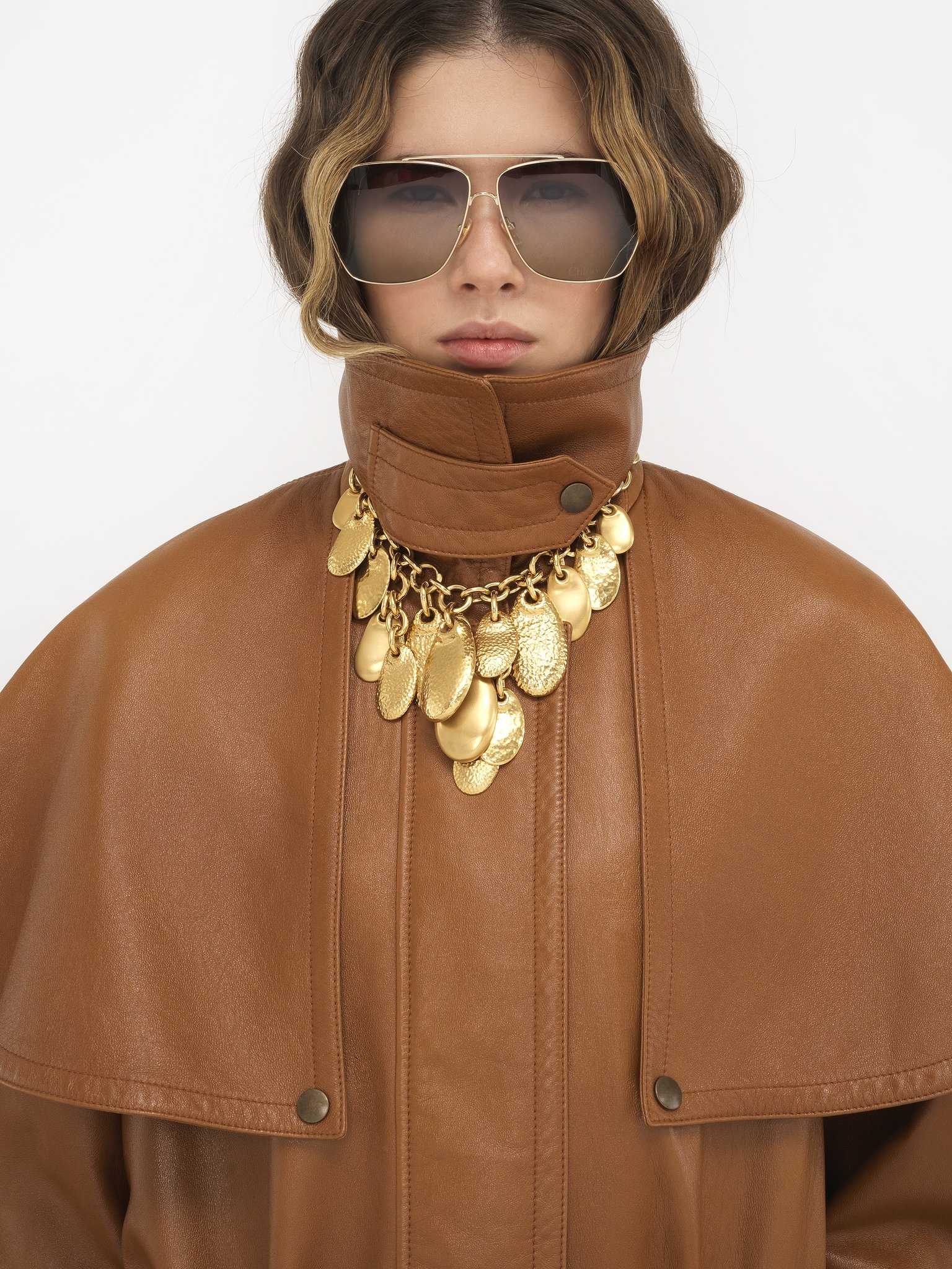 SHORT CAPE TRENCH COAT IN SOFT GLOSSY LEATHER - 7