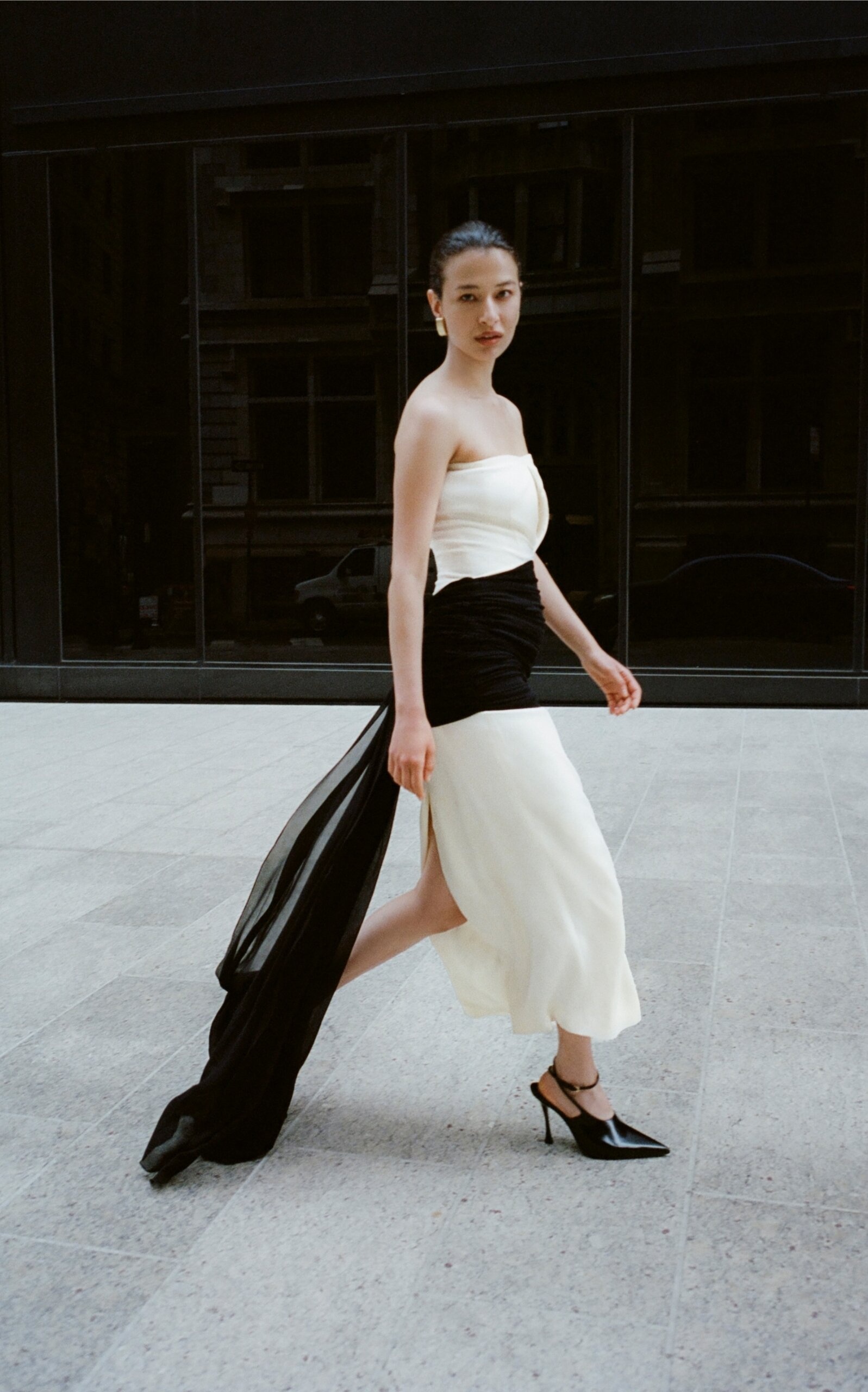 サンダル・ミュール GIVENCHY FW24 Black leather Voyou pumps (BE403LE29R 001) Givenchy Show Patent Leather Slingback Pumps black