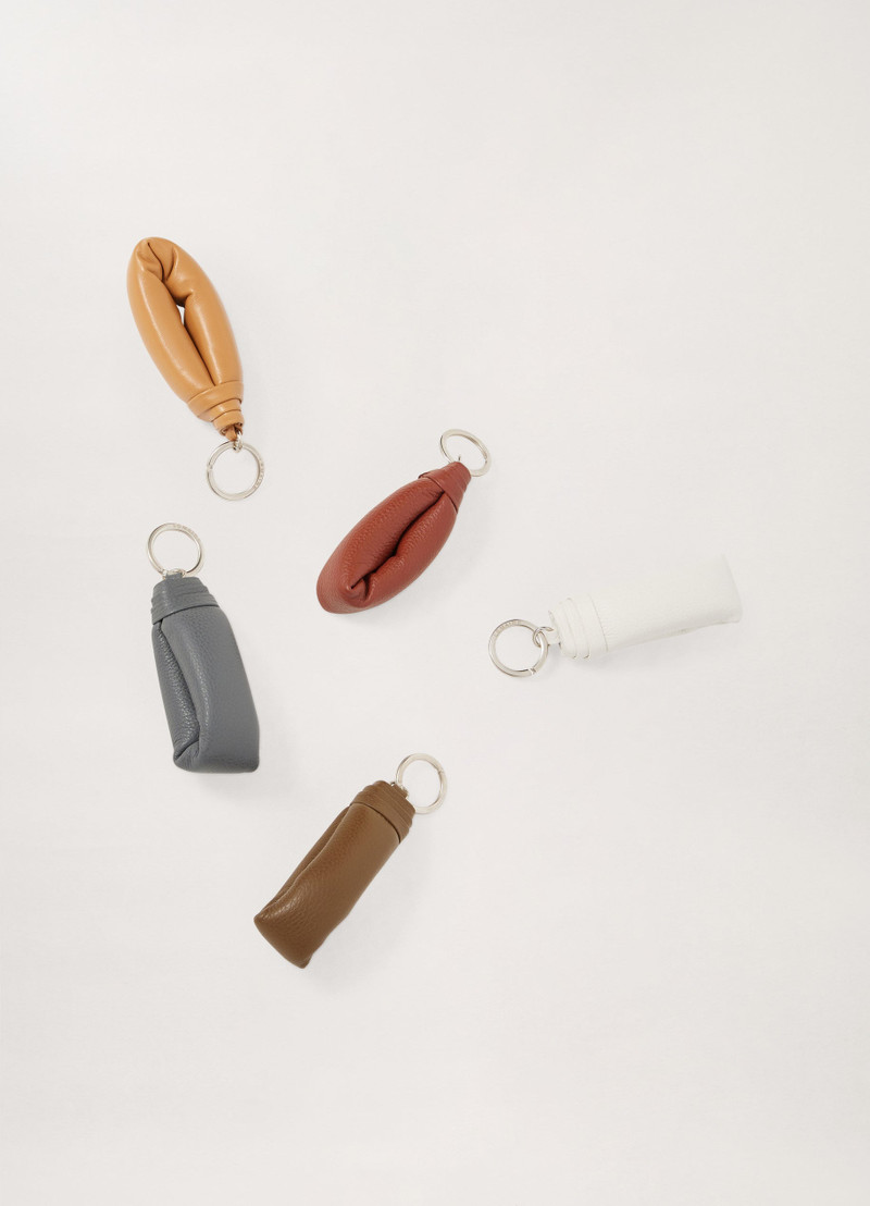 Lemaire WADDED KEY HOLDER
SOFT GRAINED LEATHER outlook