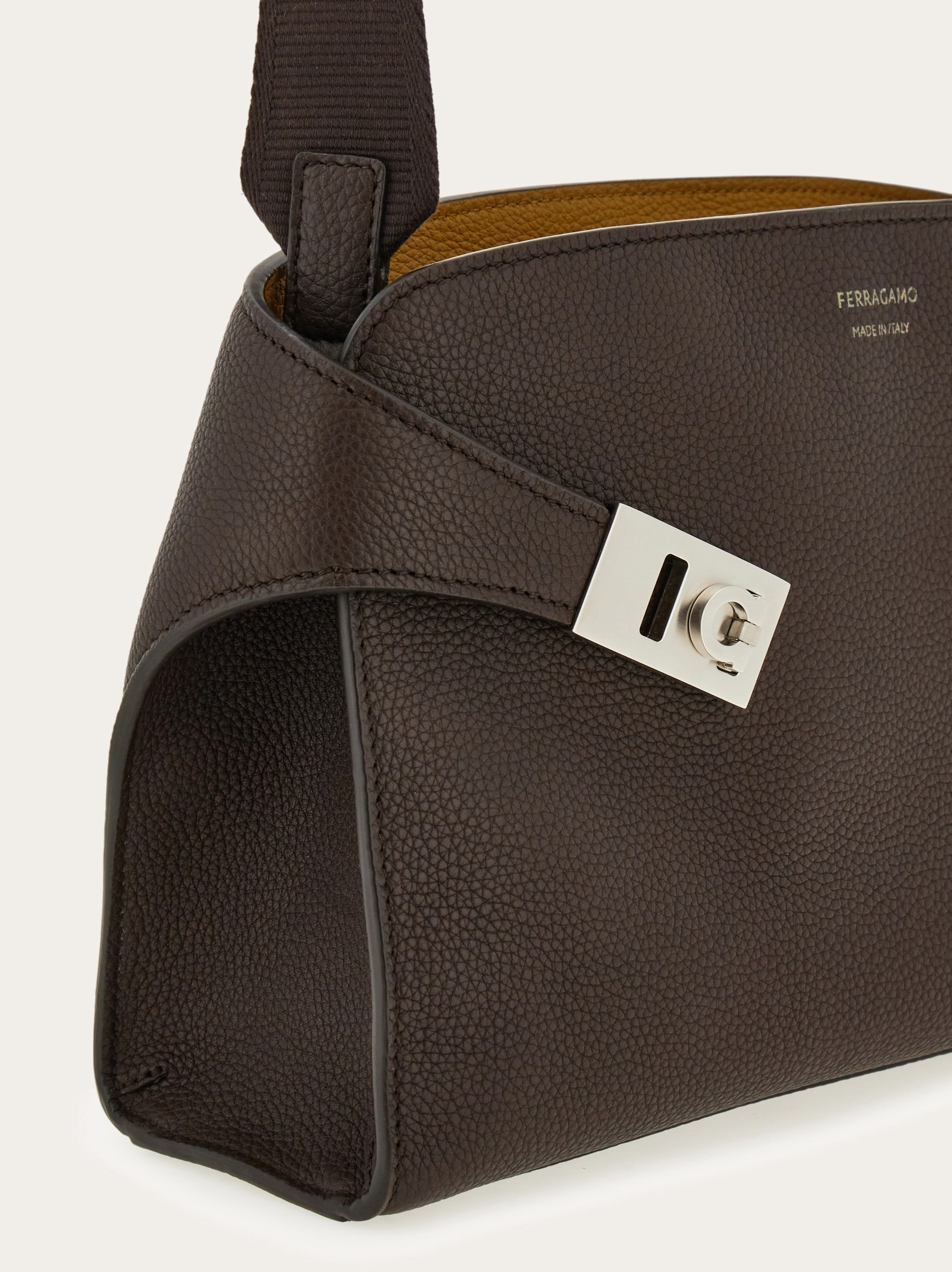 Hug messenger bag - 8