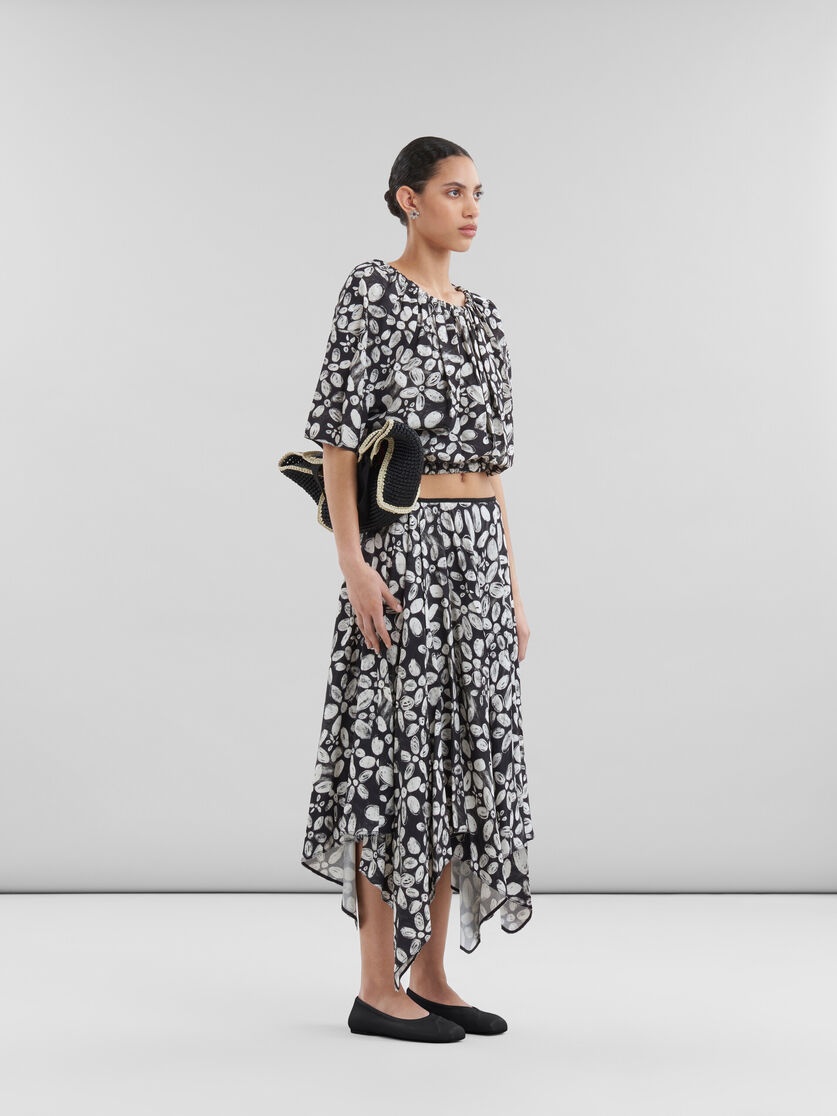 BLACK SATIN-BACK CRÊPE MIDI SKIRT WITH BLOOMING PRINT - 5