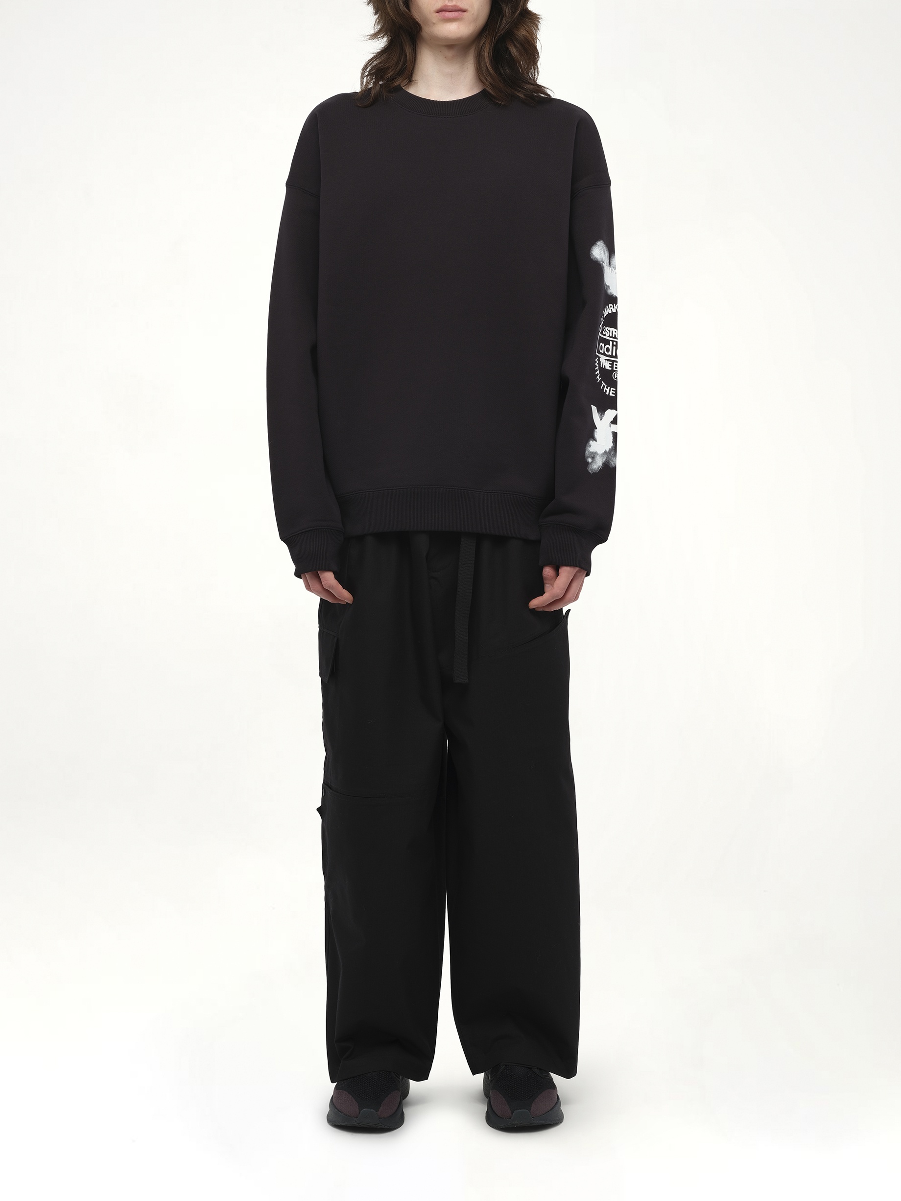 Graphic Crew Sweat in Black - 7