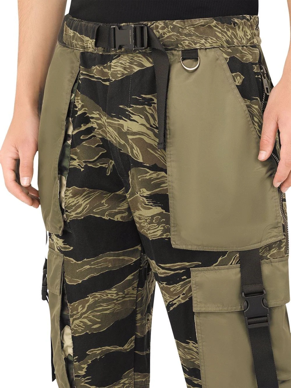 camouflage pattern tapered trousers - 5