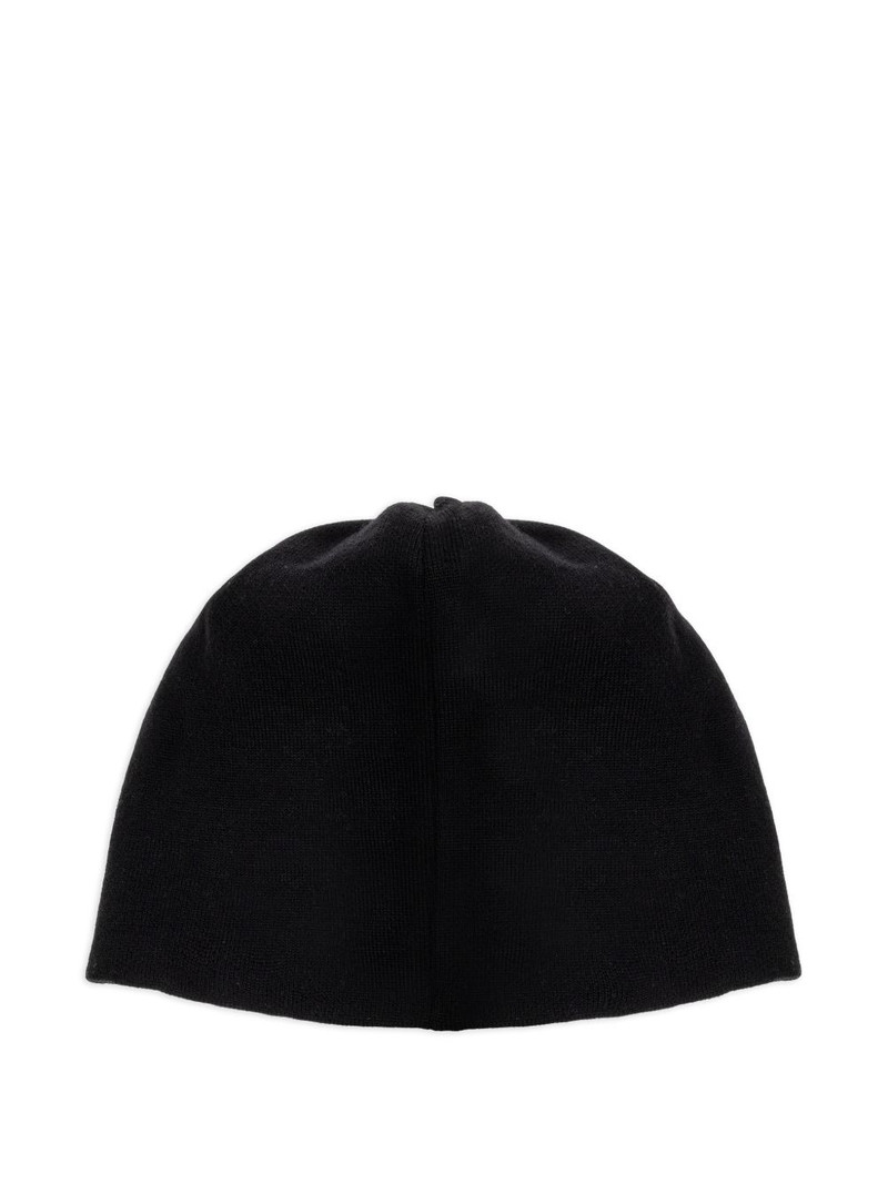 VETEMENTS logo-patch beanie hat outlook