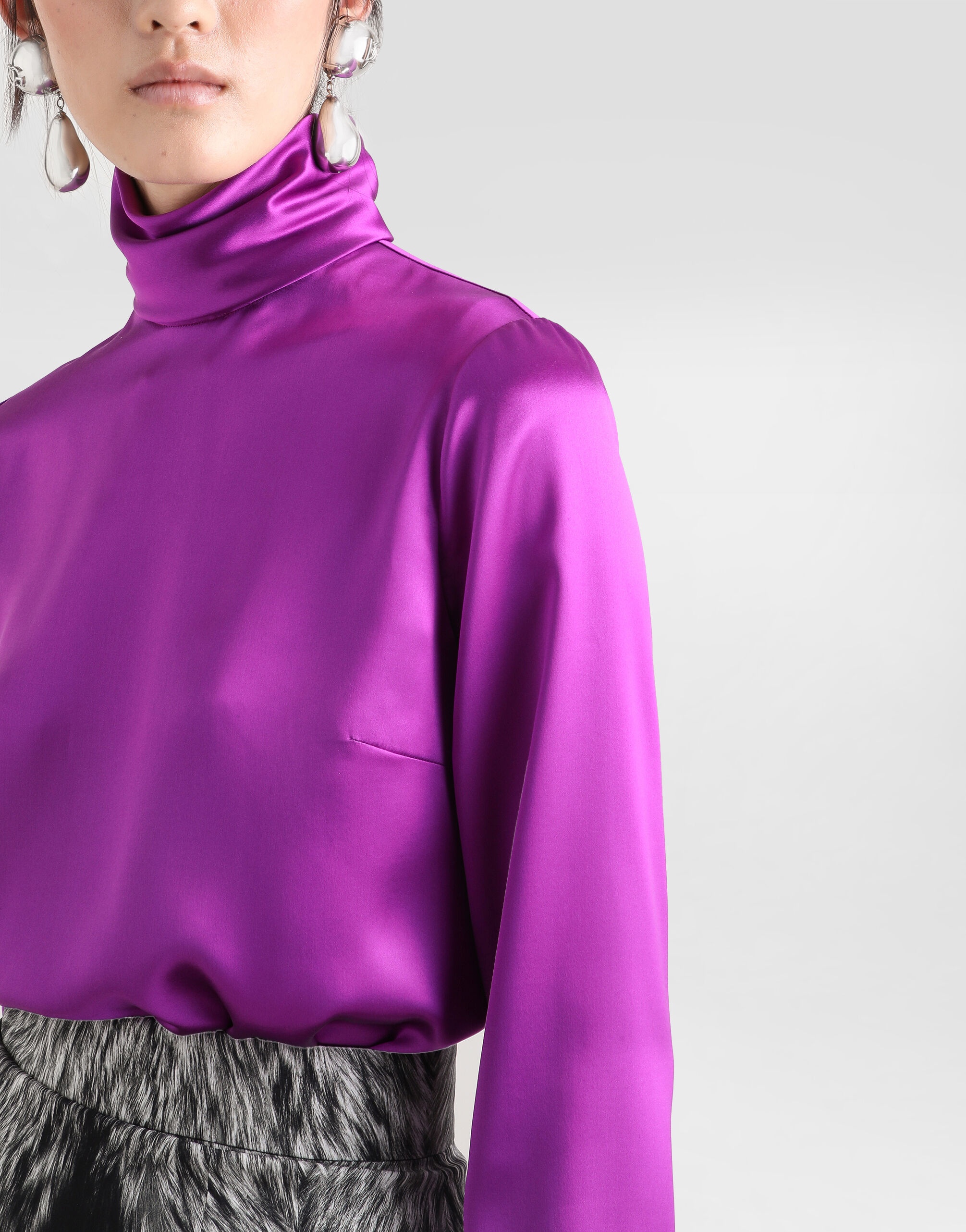 Silk satin sack top with turtle-neck - 4