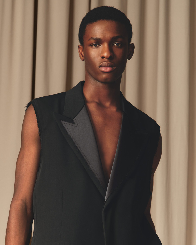 BLACK WOOL SLEEVELESS SMOKING JACKET 7