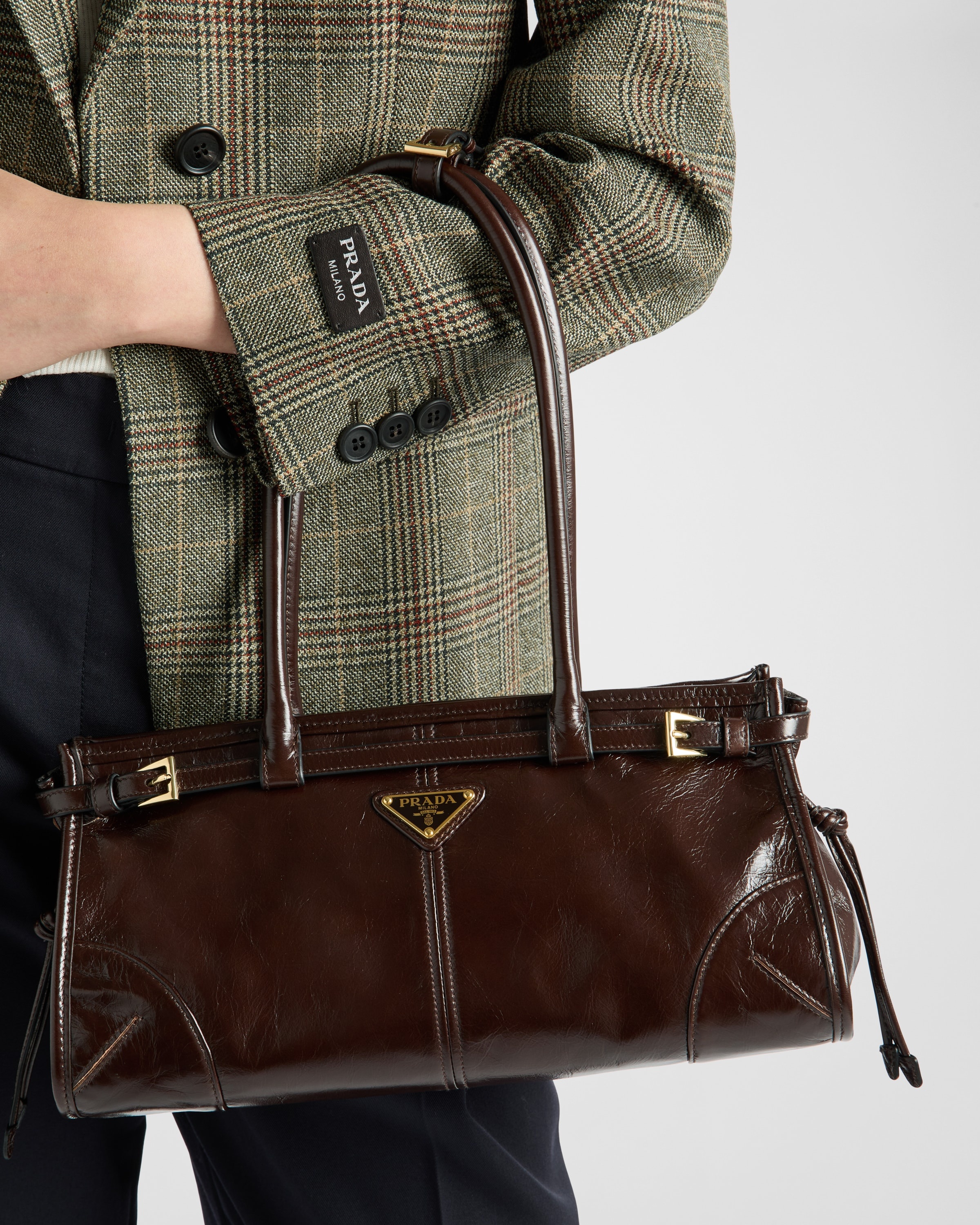 Medium leather handbag - 8