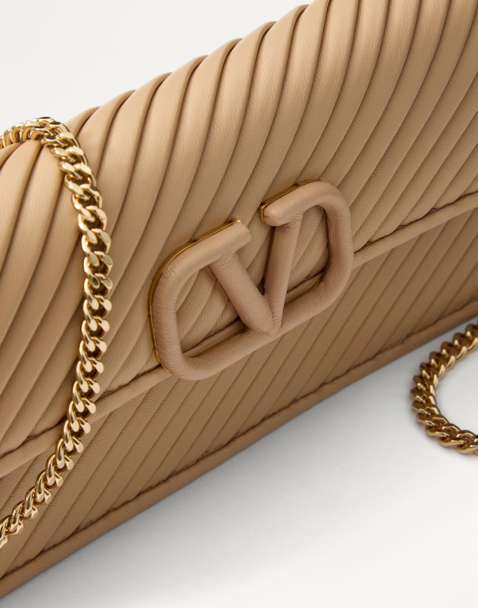 VLOGO SIGNATURE CALFSKIN WALLET WITH CHAIN - 8