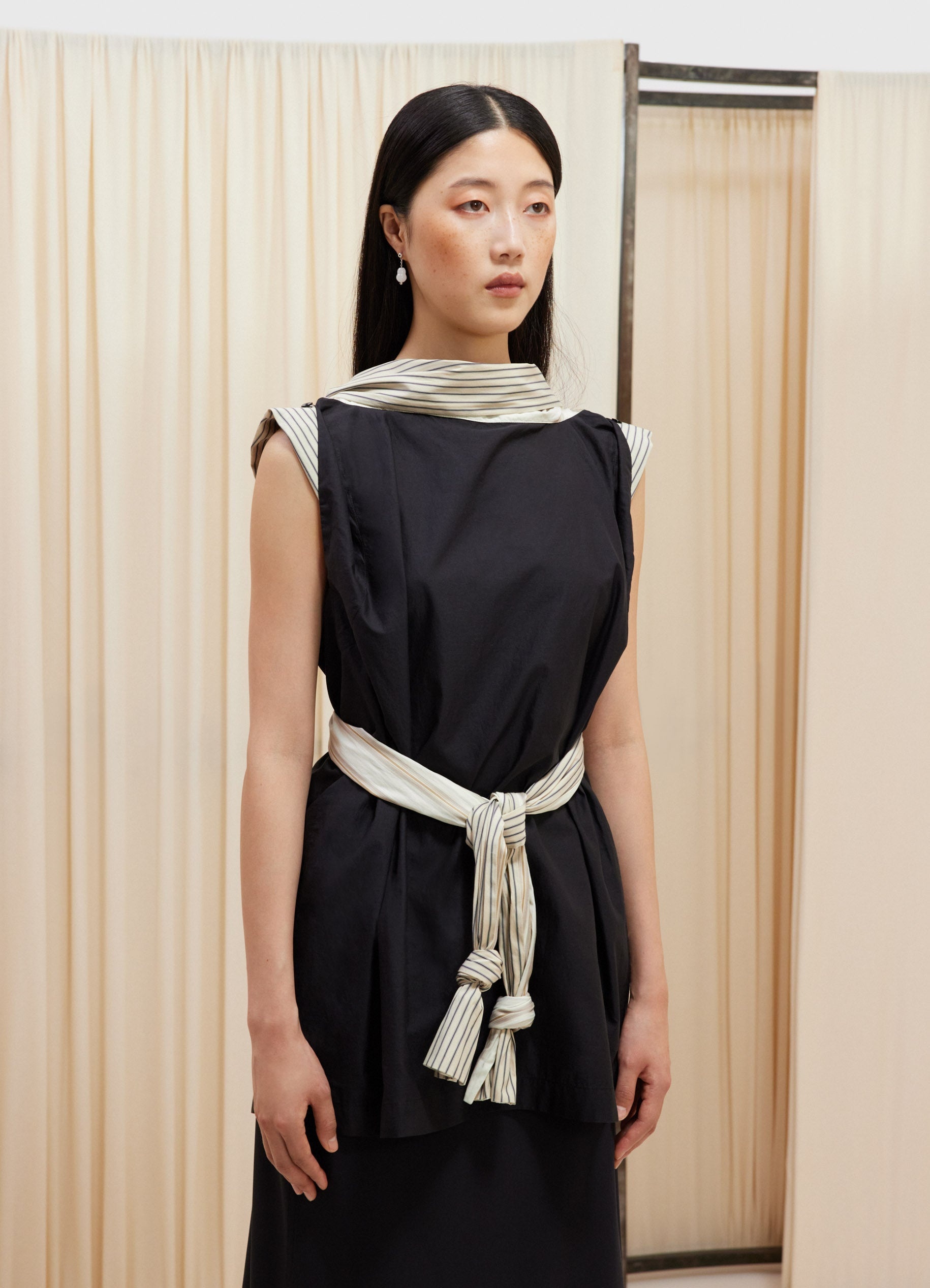 SLEEVELESS KNOTTED TOP - 3
