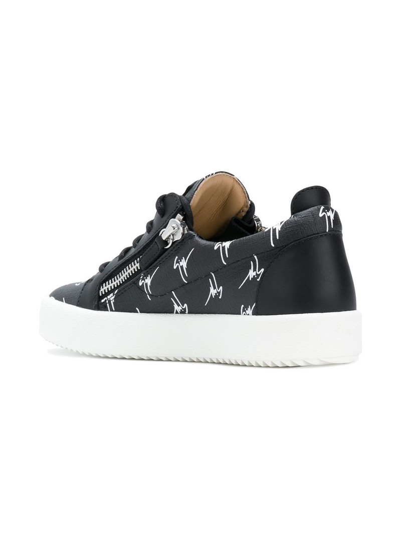Nicki signature sneakers 3
