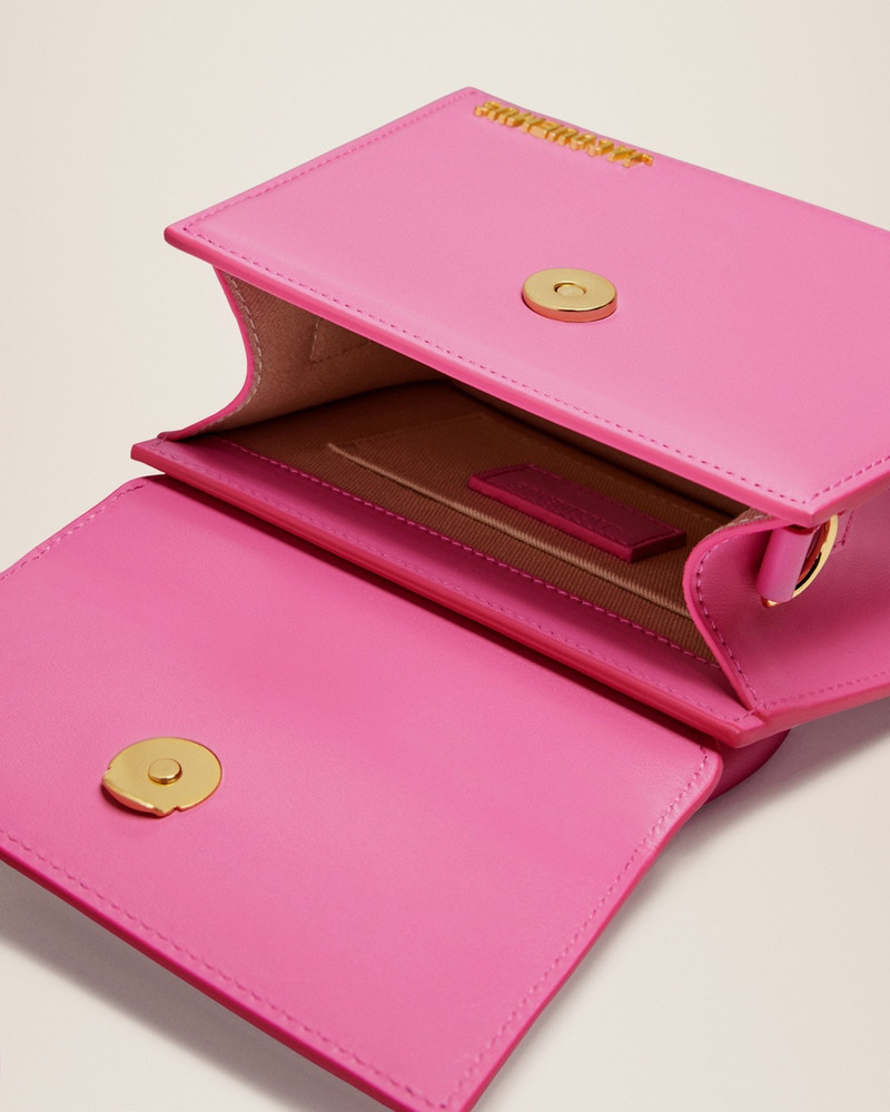 JACQUEMUS Le Chiquito moyen outlook