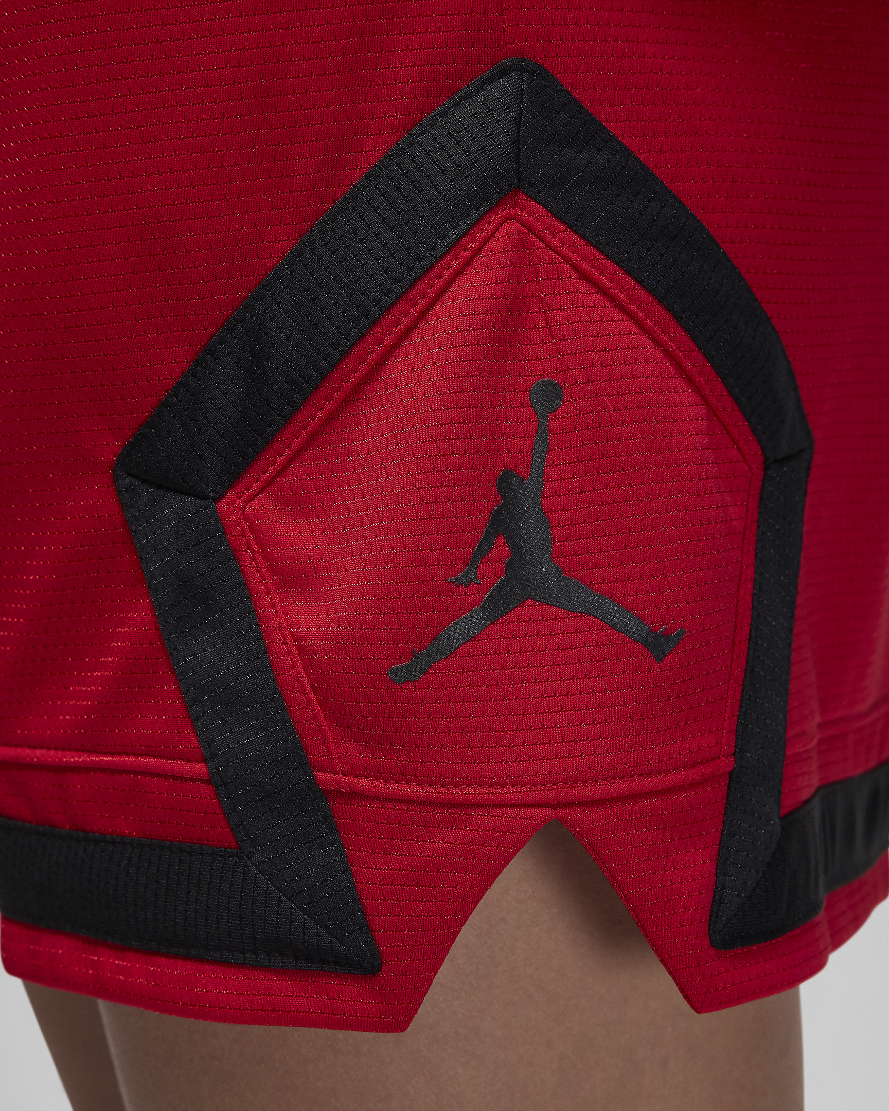 Jordan Sport Women's 4" Diamond Shorts - 6