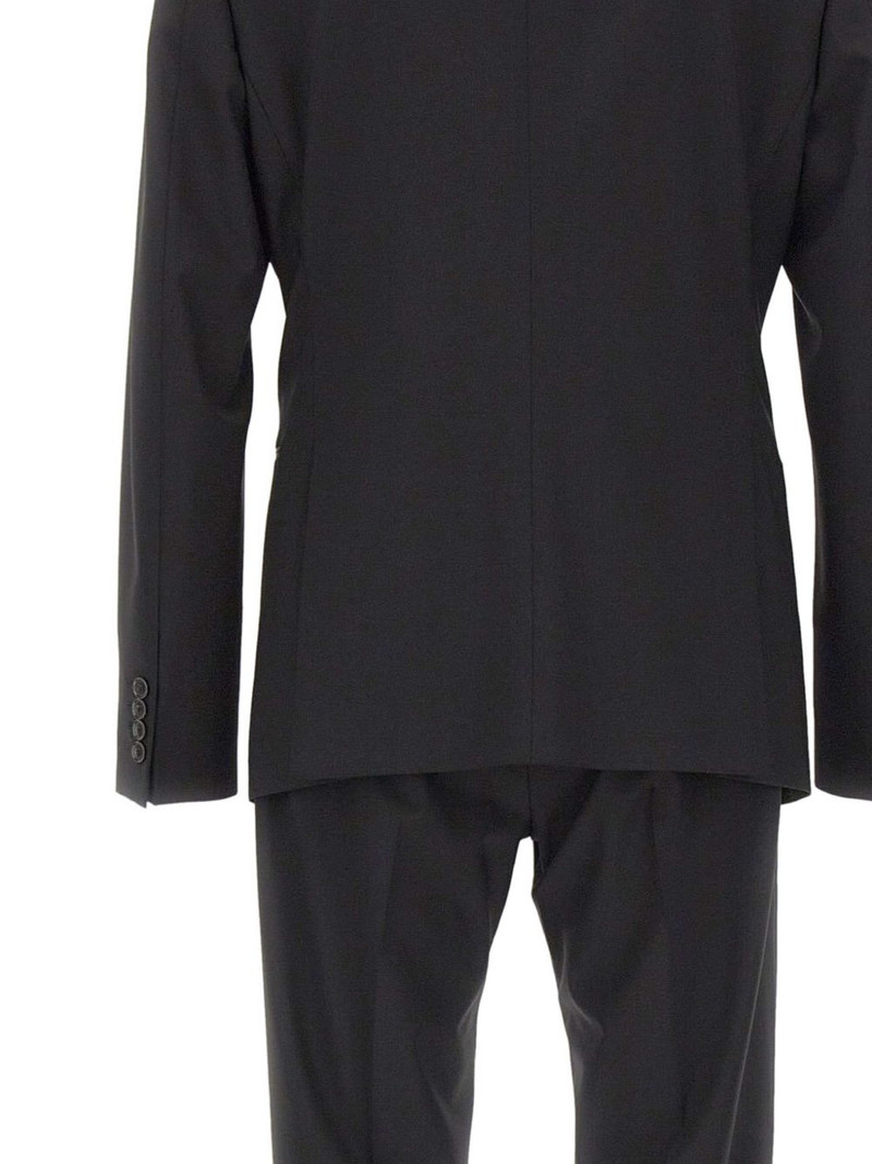peak-lapels single-breasted suit 5