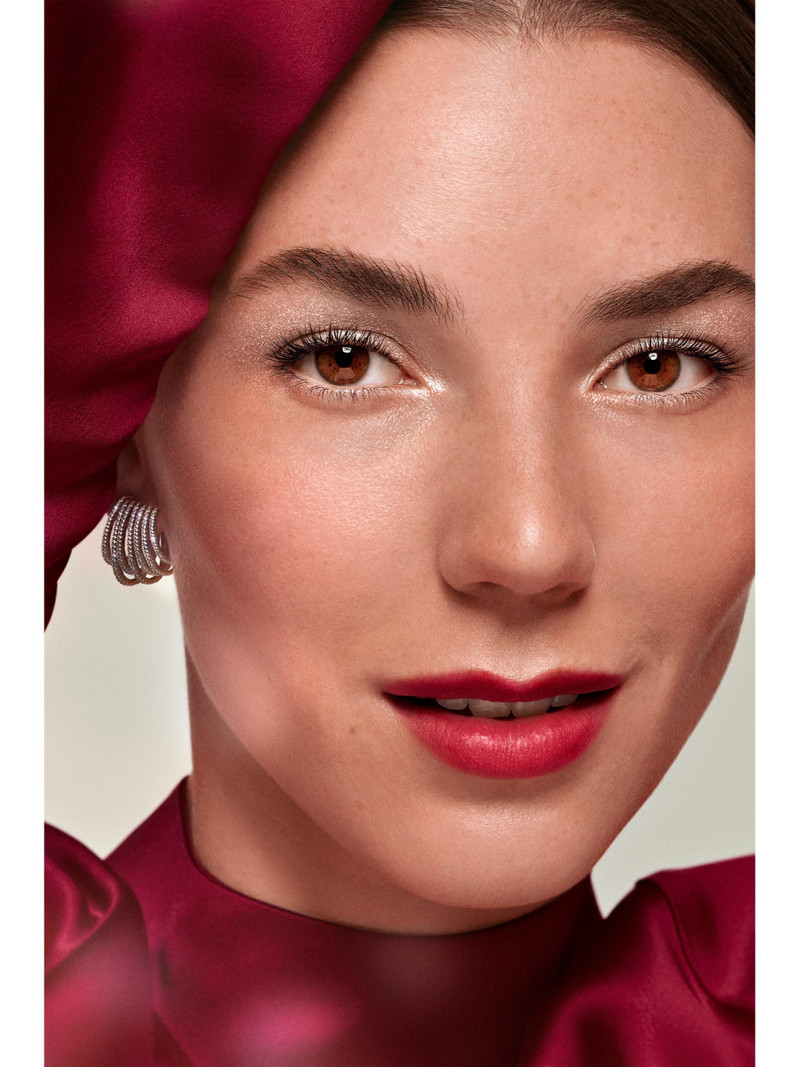 Éclat Cristalline Lip Crème - Rich Redberry 4