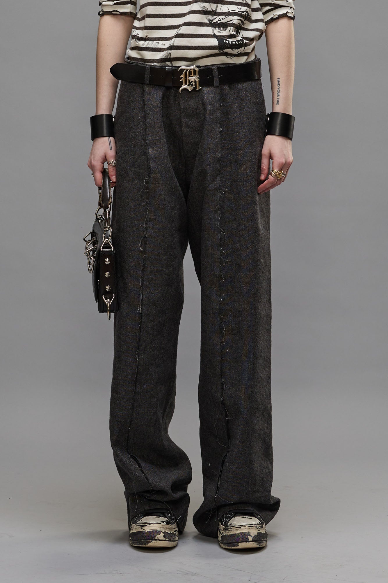 EXPOSED SEAM TROUSER - DARK GREY - 2