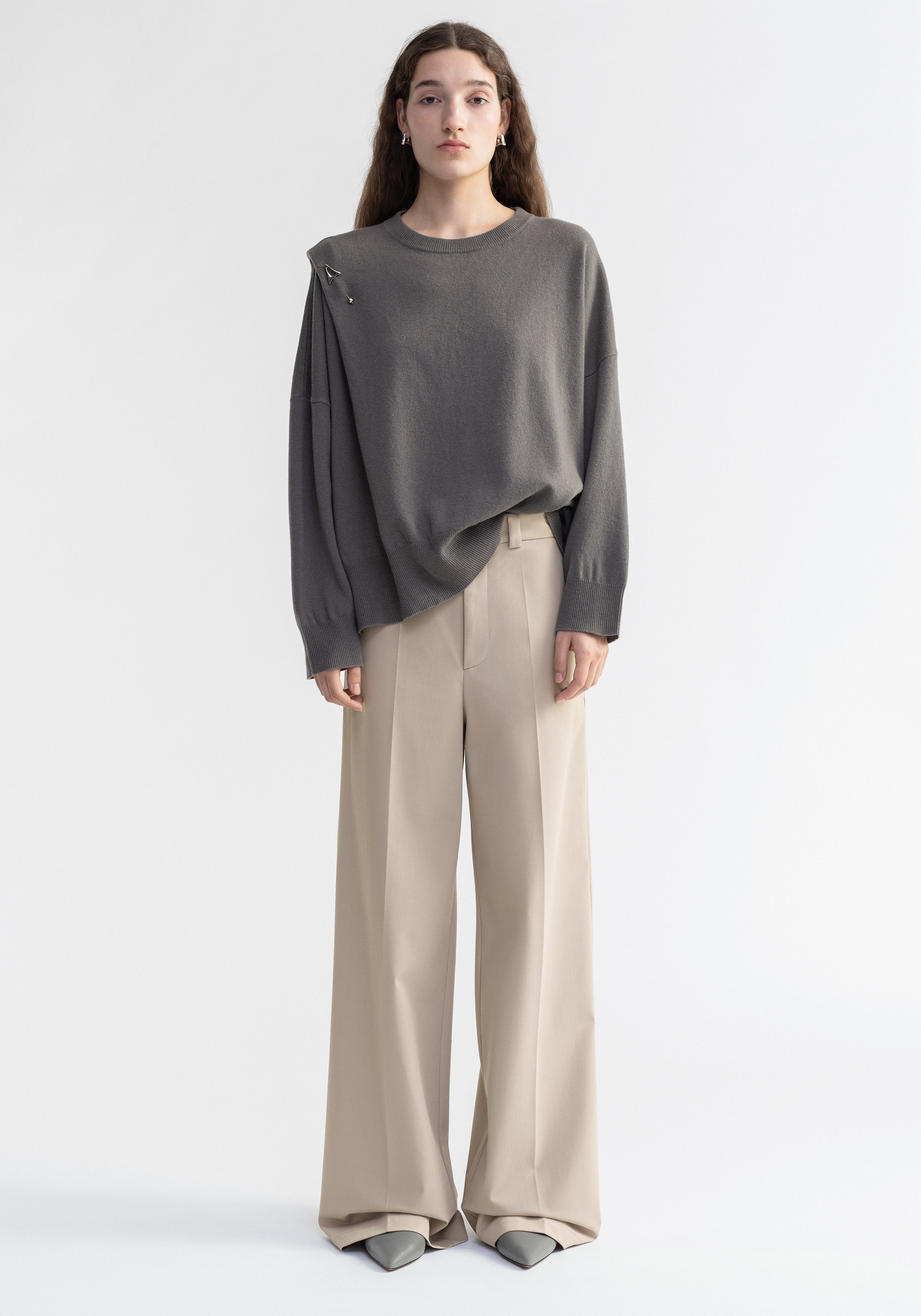 GRANDE
Merino wool sweater with brooch - 3