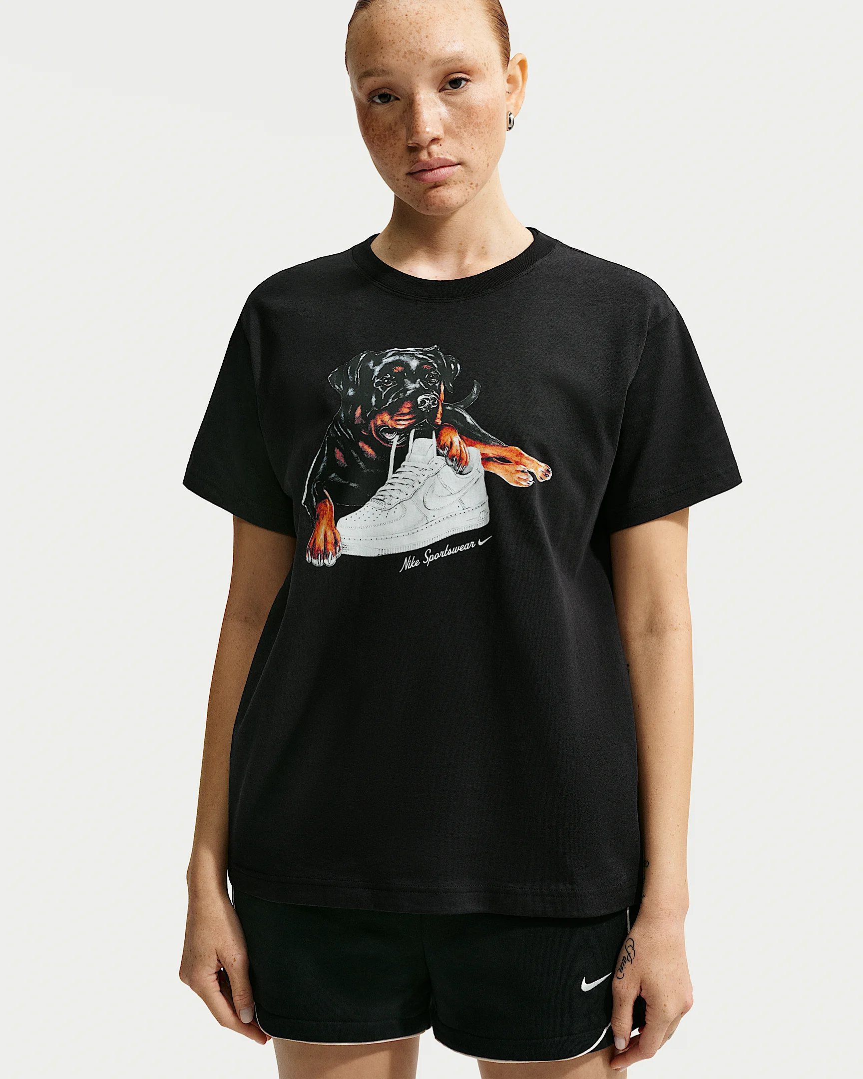 Nike Sportswear Classic Women's Oversized T-Shirt - 1