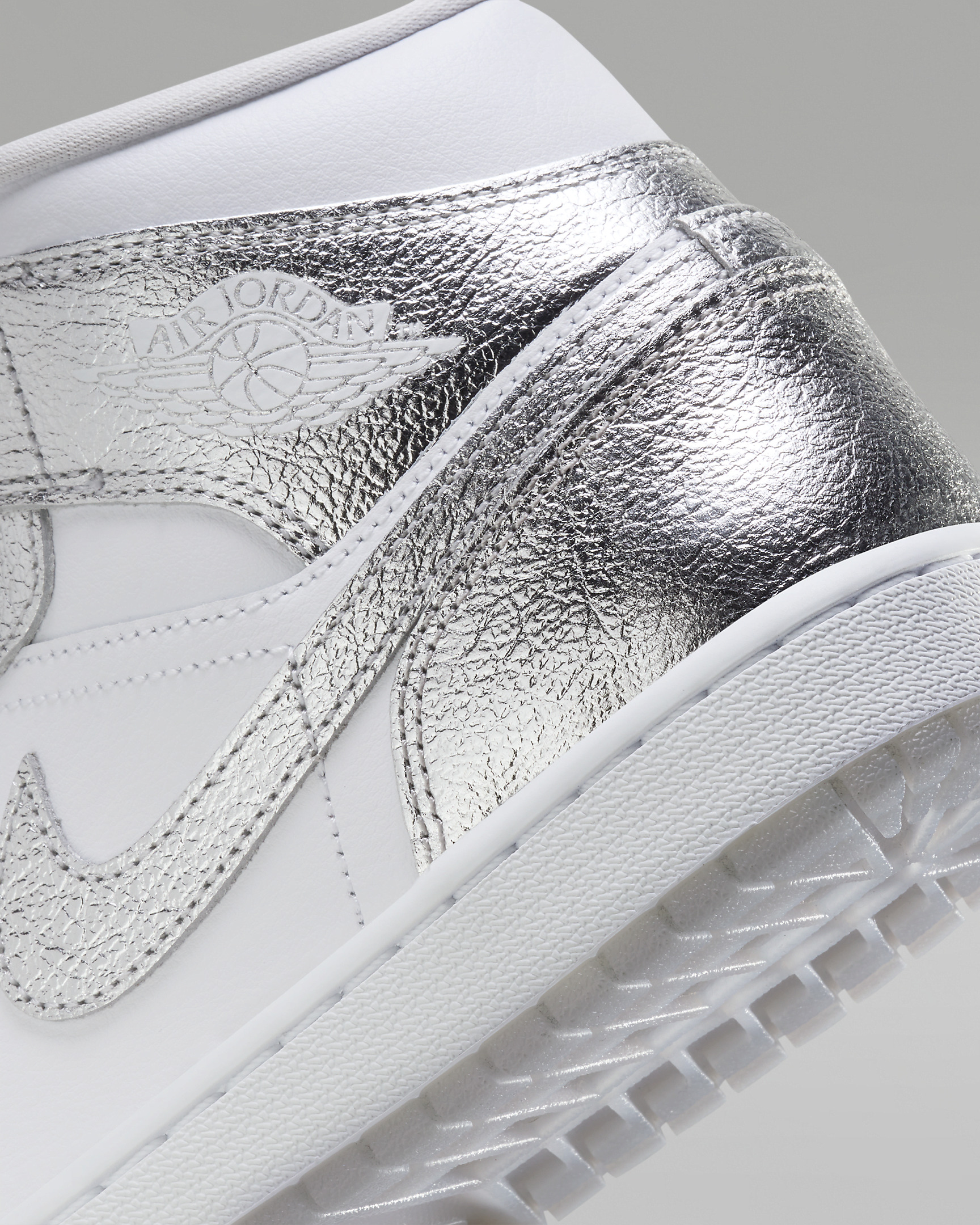 Air Jordan 1 Mid SE Women's Shoes - 8