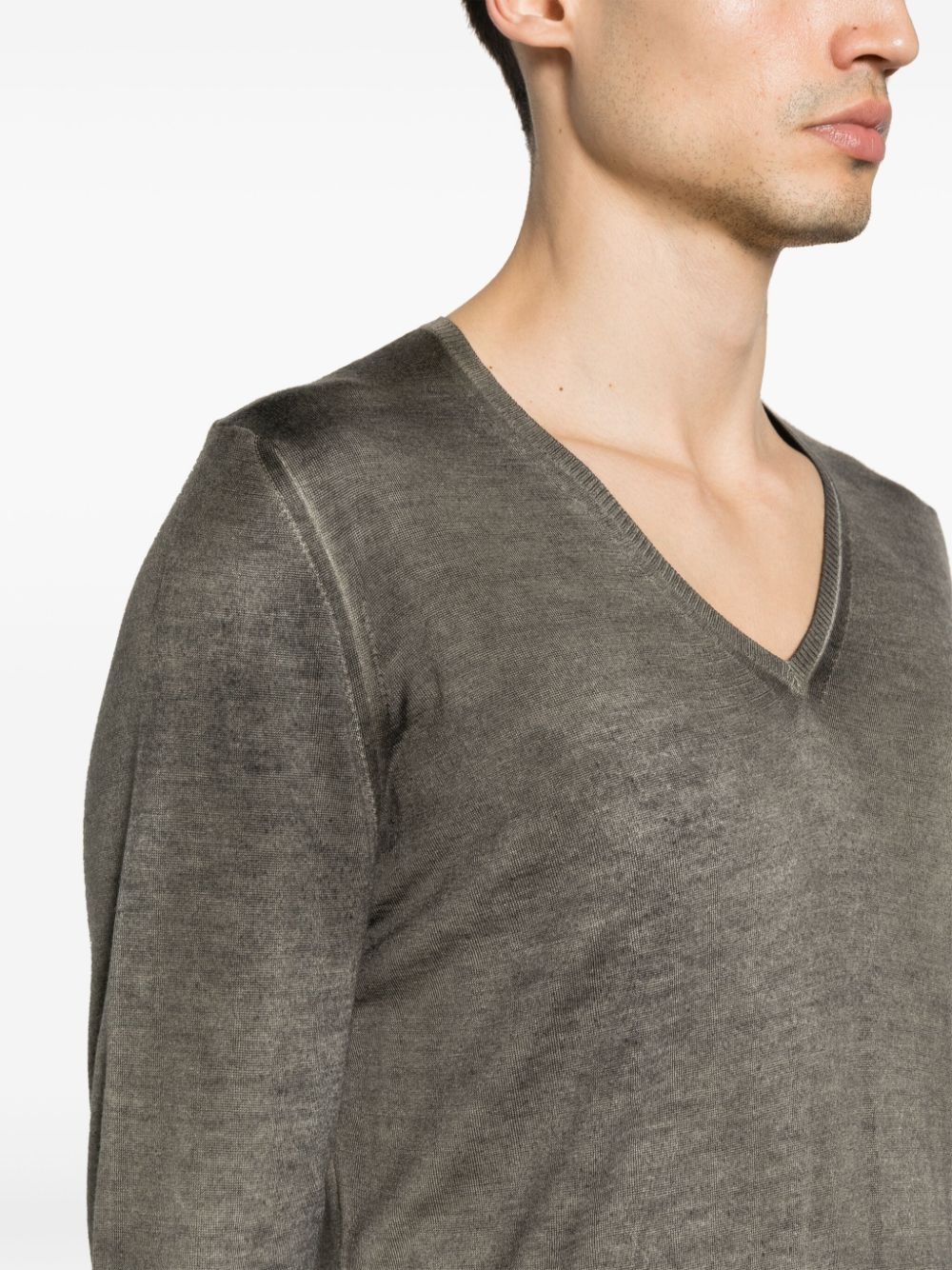v-neck fine-knit jumper - 5