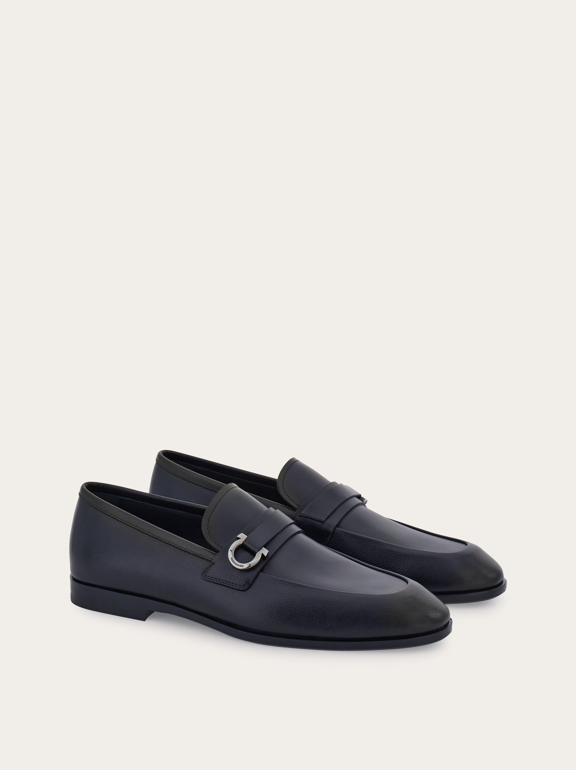 Moccasin with Gancini ornament - 4