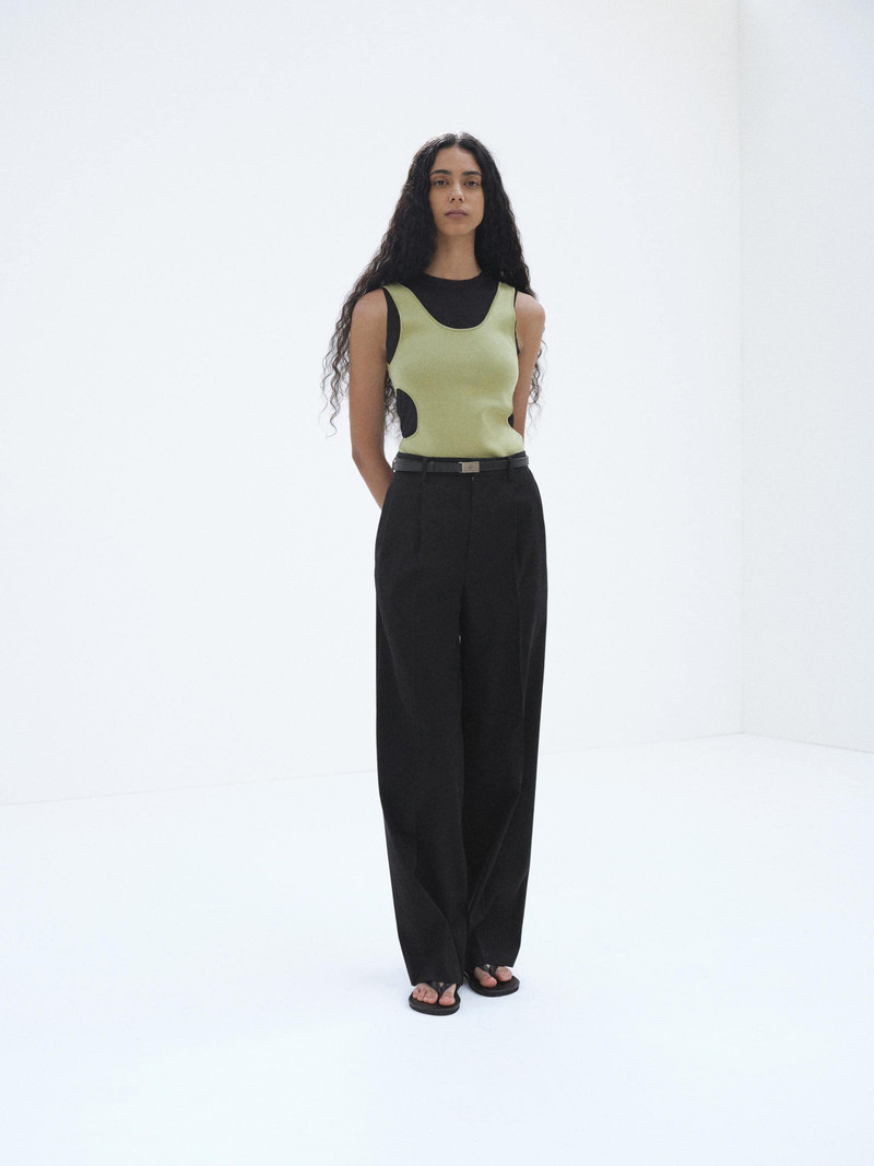 LIGHT WOOL MAX GABARDINE TWO-TUCK SLACKS 3