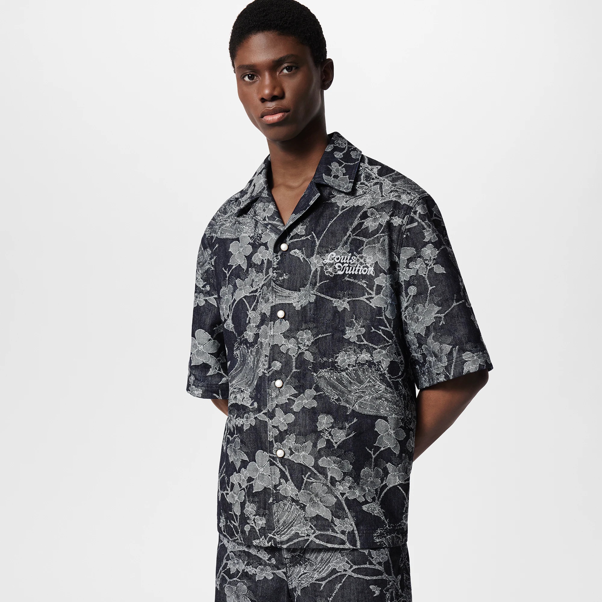 大人カジュアル♪【LOUIS VUITTON】Stonewashed Denim シャツ Louis Vuitton Short-Sleeved Denim Shirt | REVERSIBLE