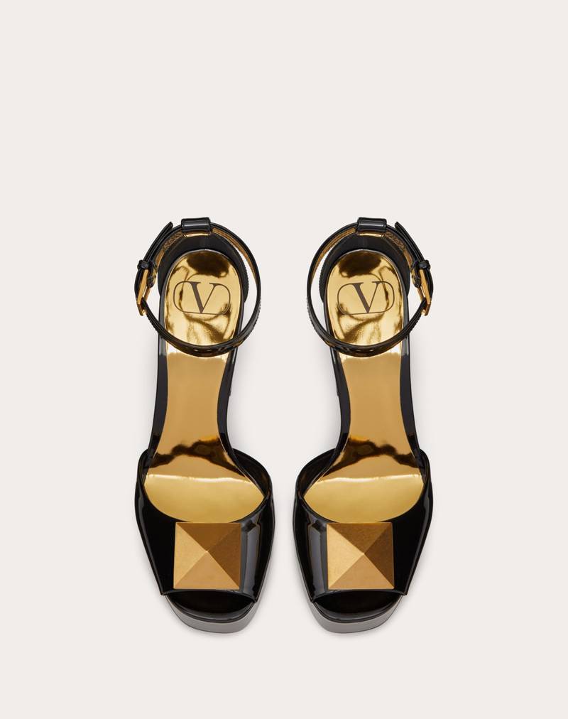PATENT LEATHER 120 MM에 있는 1개의 STUD 플랫폼과 가진 TOE 펌프를 여십시오 4