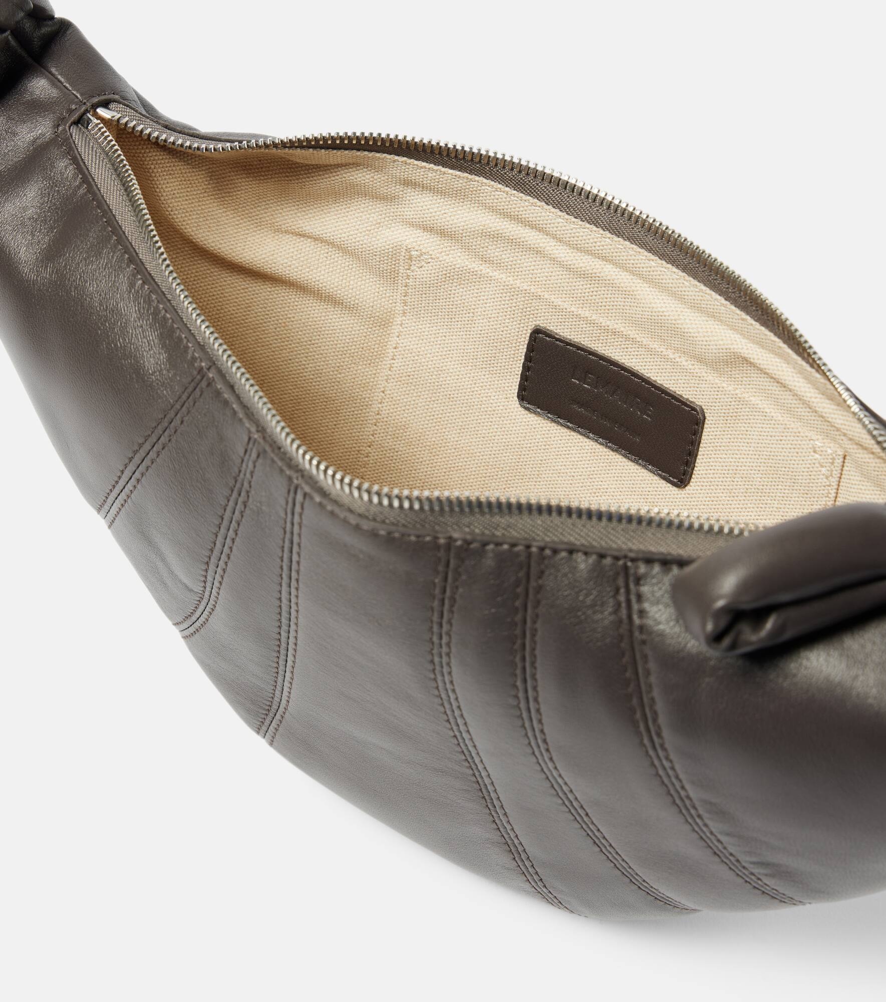 Croissant Small leather crossbody bag - 3