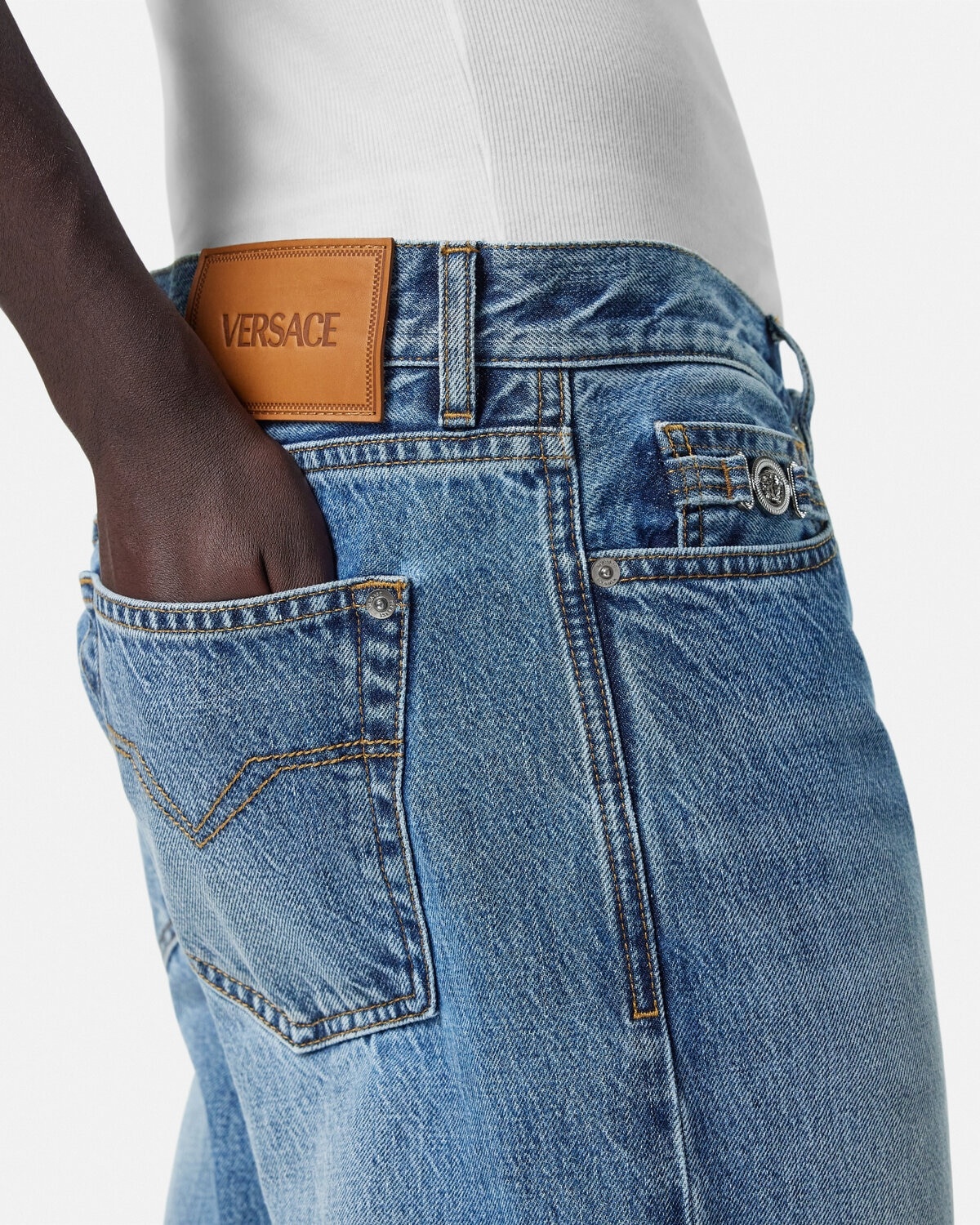 Loose-Fit Jeans - 3
