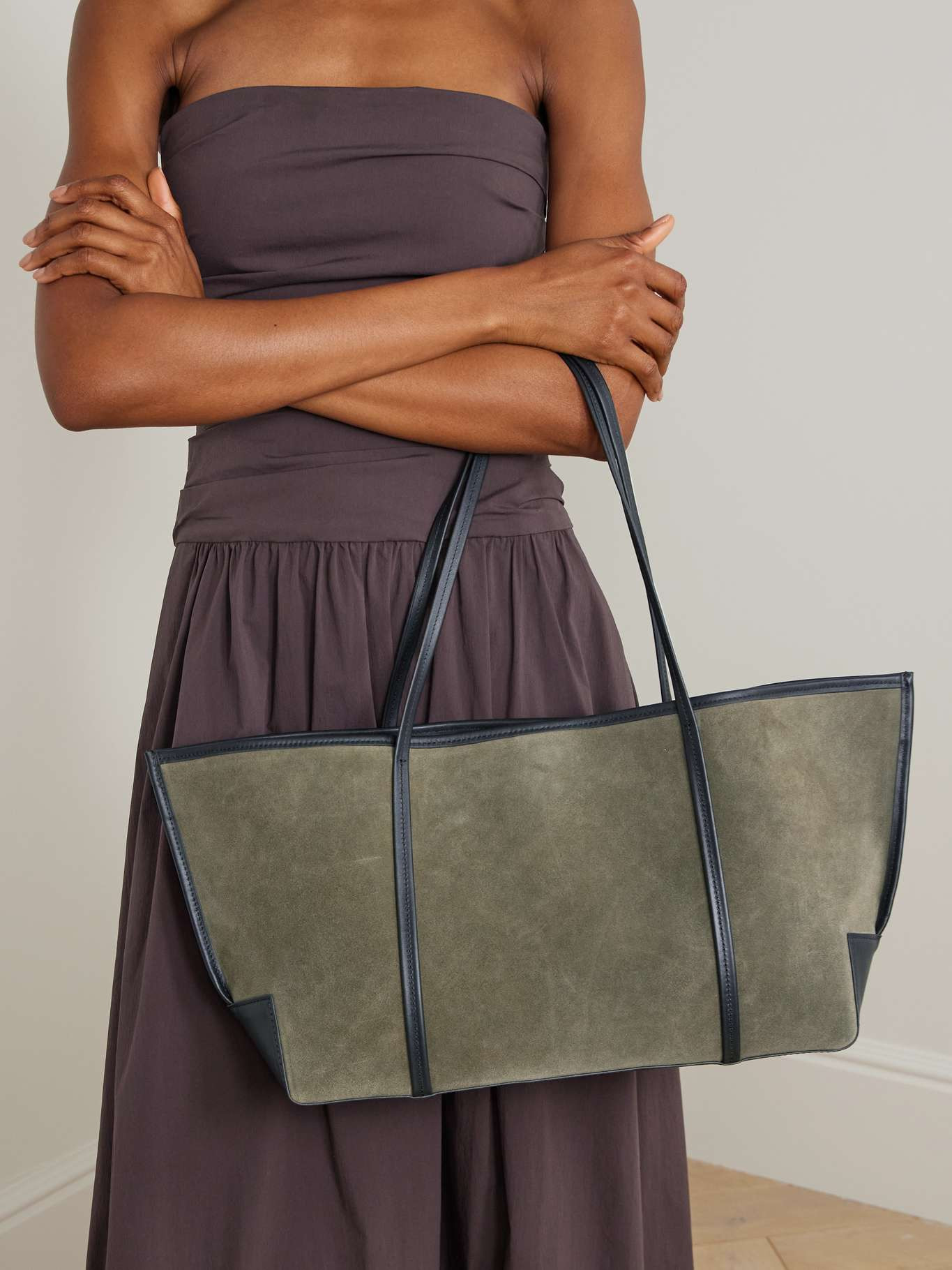Bateau leather-trimmed suede tote Army green - 2