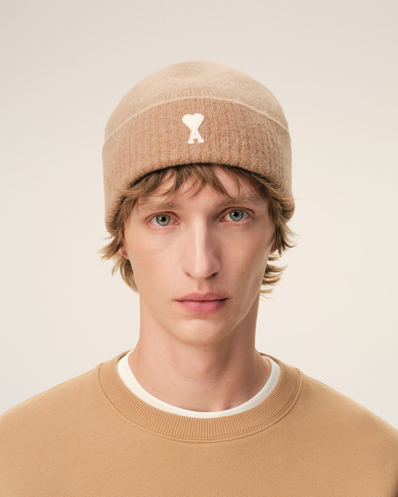 AMI Paris BROWN ALPAGA AMI DE COEUR BEANIE outlook