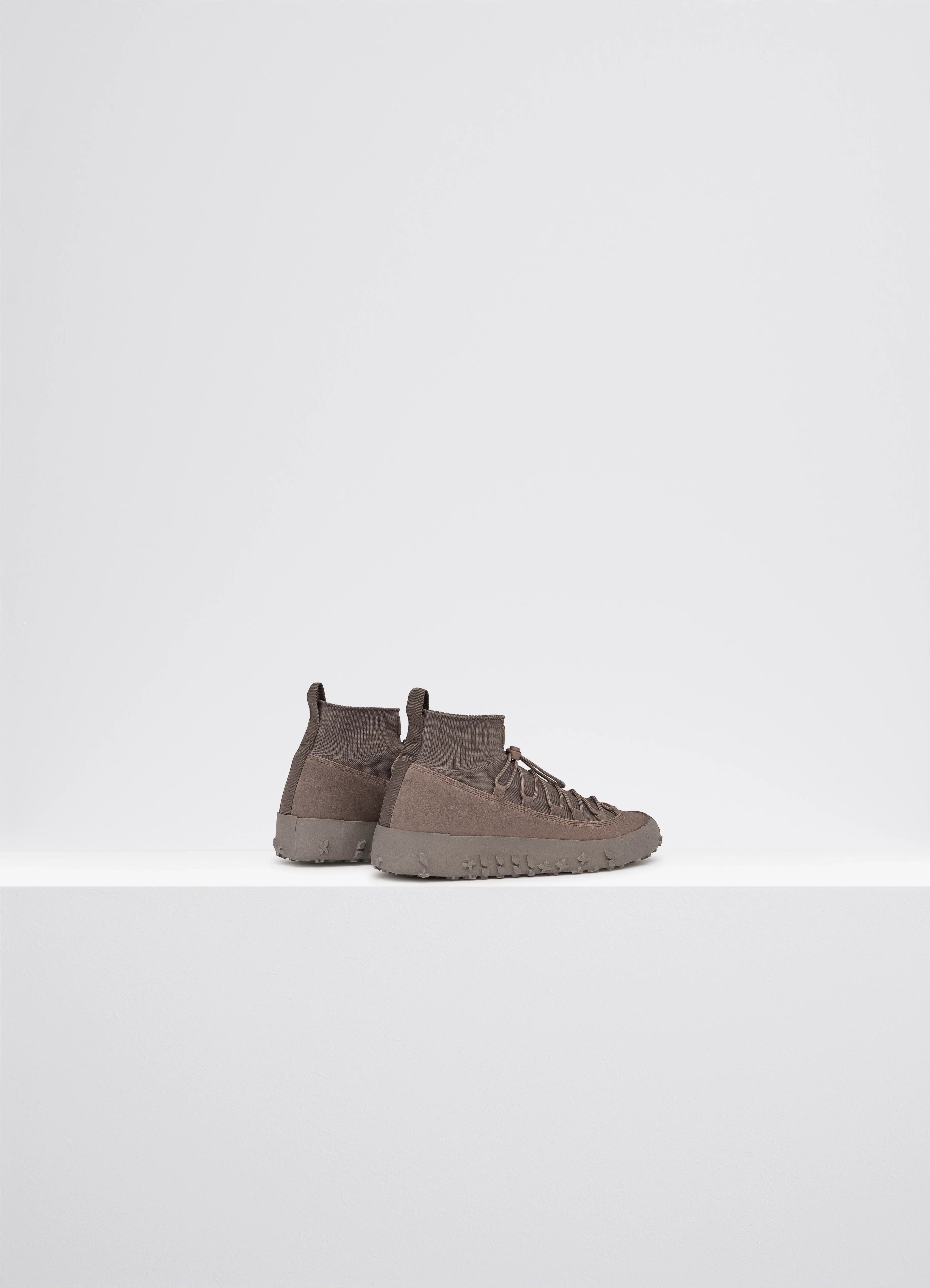 【関税込み】LEMAIRE グレー Vibram Wrap On スニーカー Lemaire VIBRAM WRAP ON SNEAKERS | REVERSIBLE