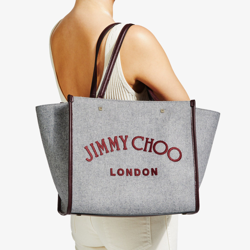 JIMMY CHOO Varenne Tote Bag
Felt Jimmy Choo London Embroidery Logo Tote Bag outlook