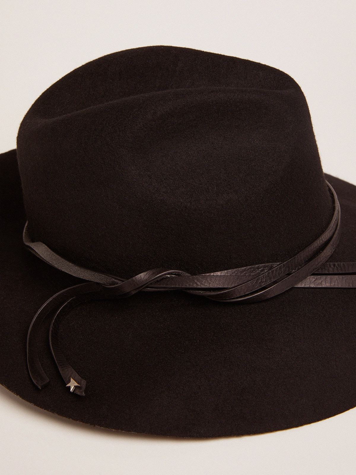 Black hat with woven leather strap - 2