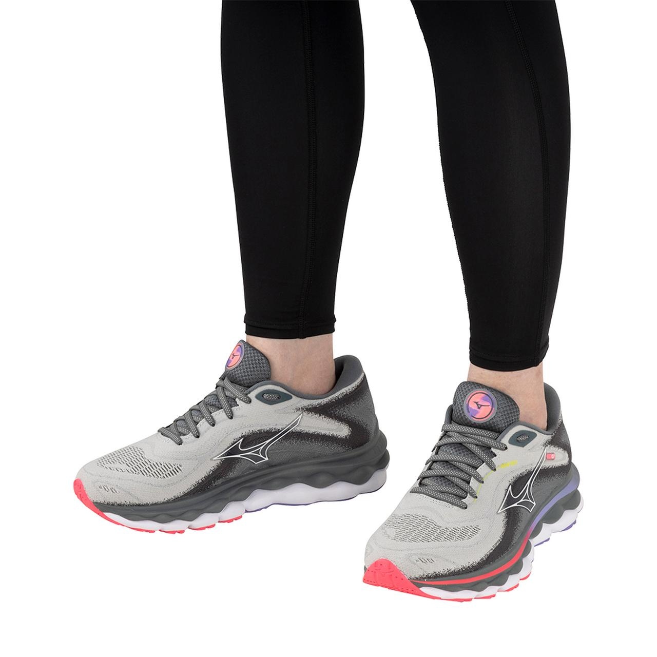 Women's Wave Sky 7 Running Shoe - 10
