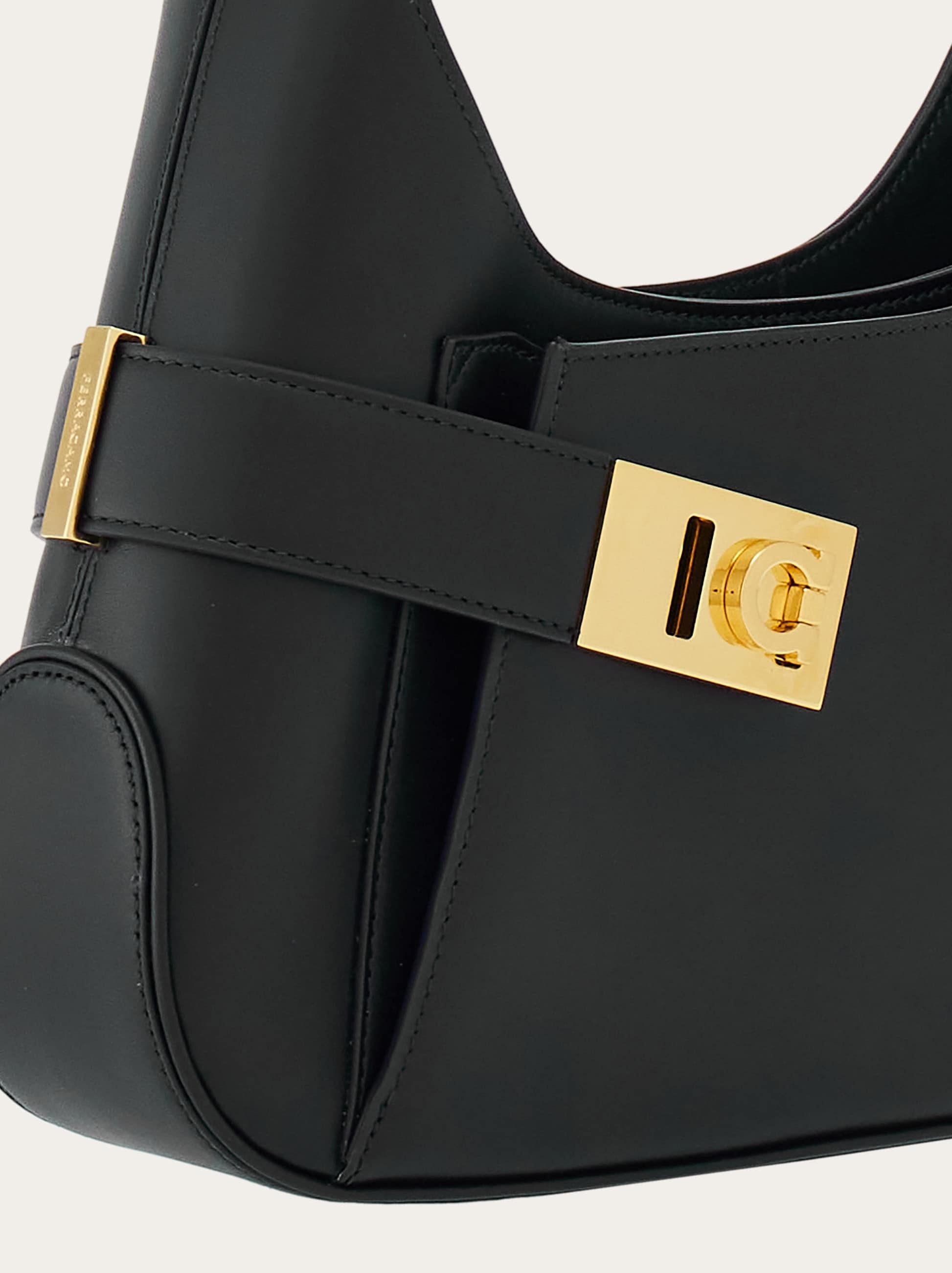 【FERRAGAMO】HOBO M Hobo bag (M) - Women | Ferragamo