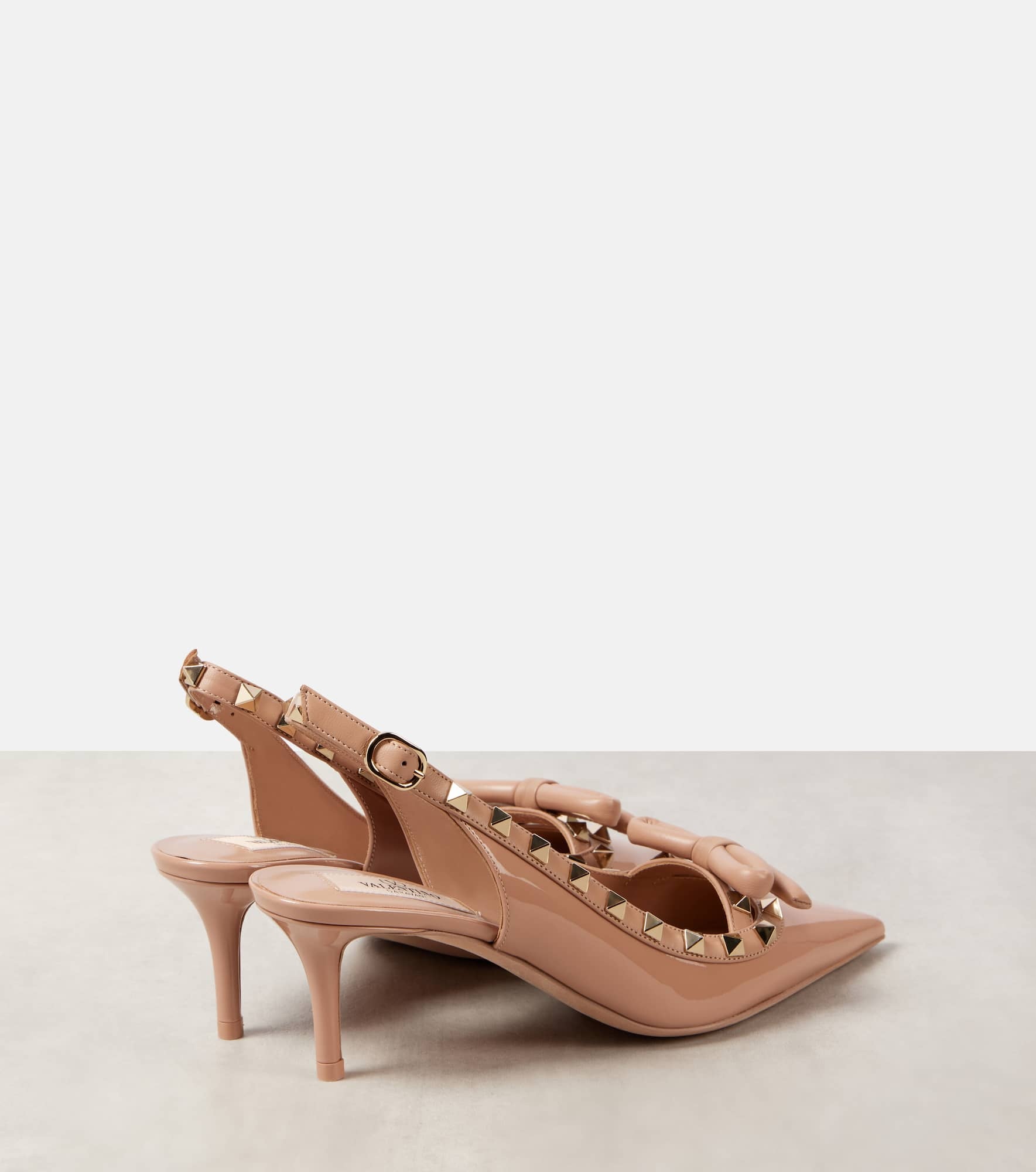 Rockstud Bow 60 patent leather slingback pumps - 2