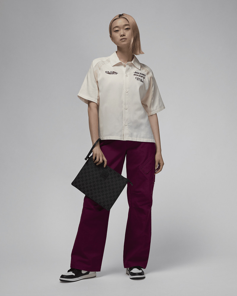 Jordan Monogram Pouch (0.69L) 7