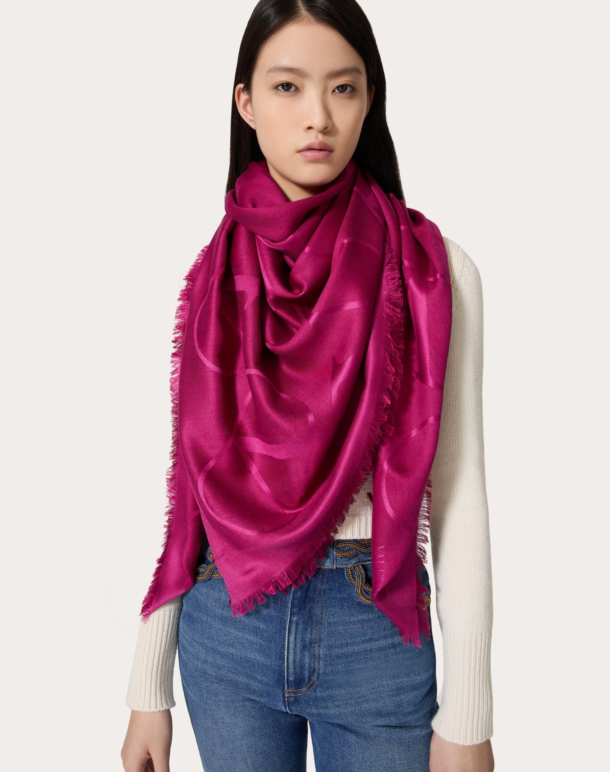 VLOGO SIGNATURE JACQUARD SHAWL IN SILK AND WOOL 140X140 CM - 4
